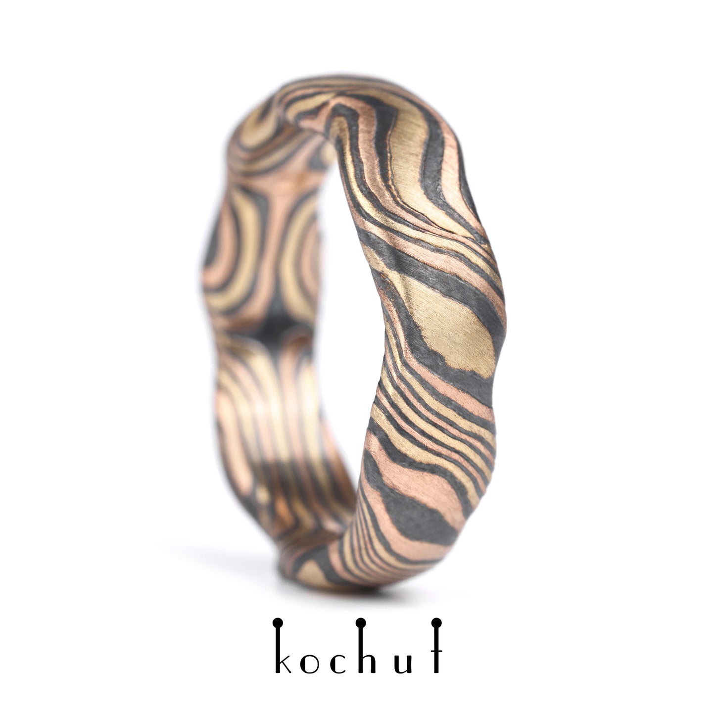 Waves — Mokume-Ehering aus Rotgold, Gelbgold sowie graviertem und oxidiertem Silber