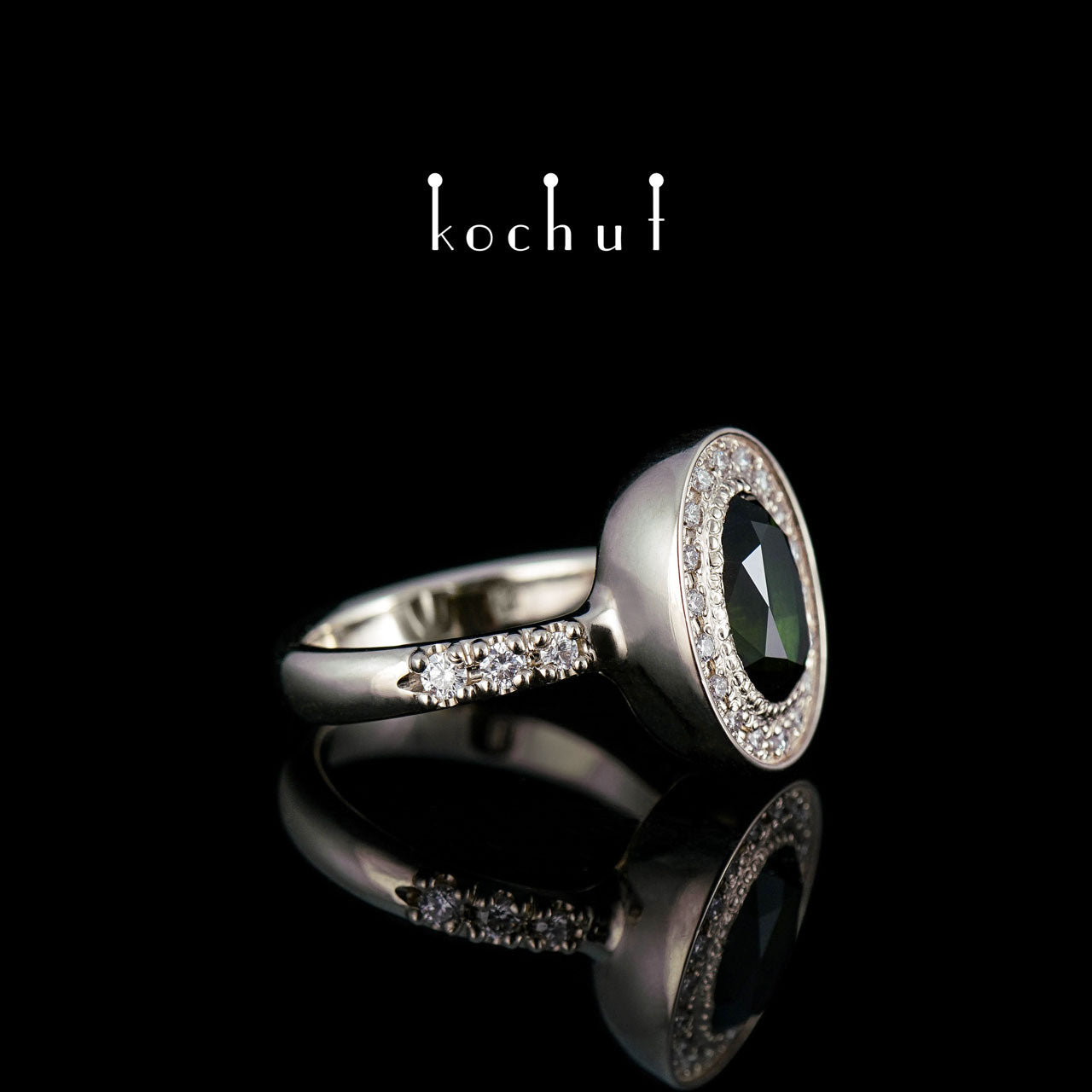 Dynastie — Ring aus Weißgold mit Diamanten und Turmalin