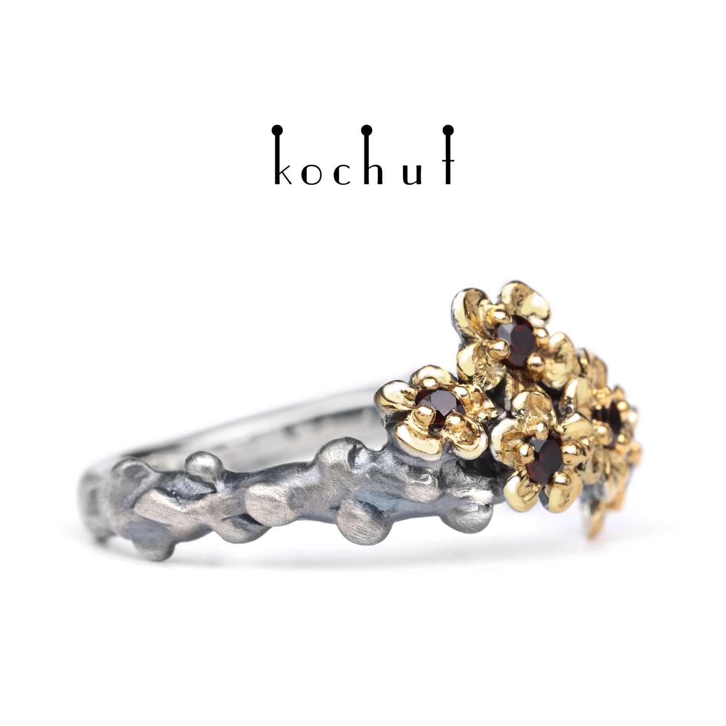 Florale Tiara — Ring aus oxidiertem Silber mit Granaten und Vergoldung