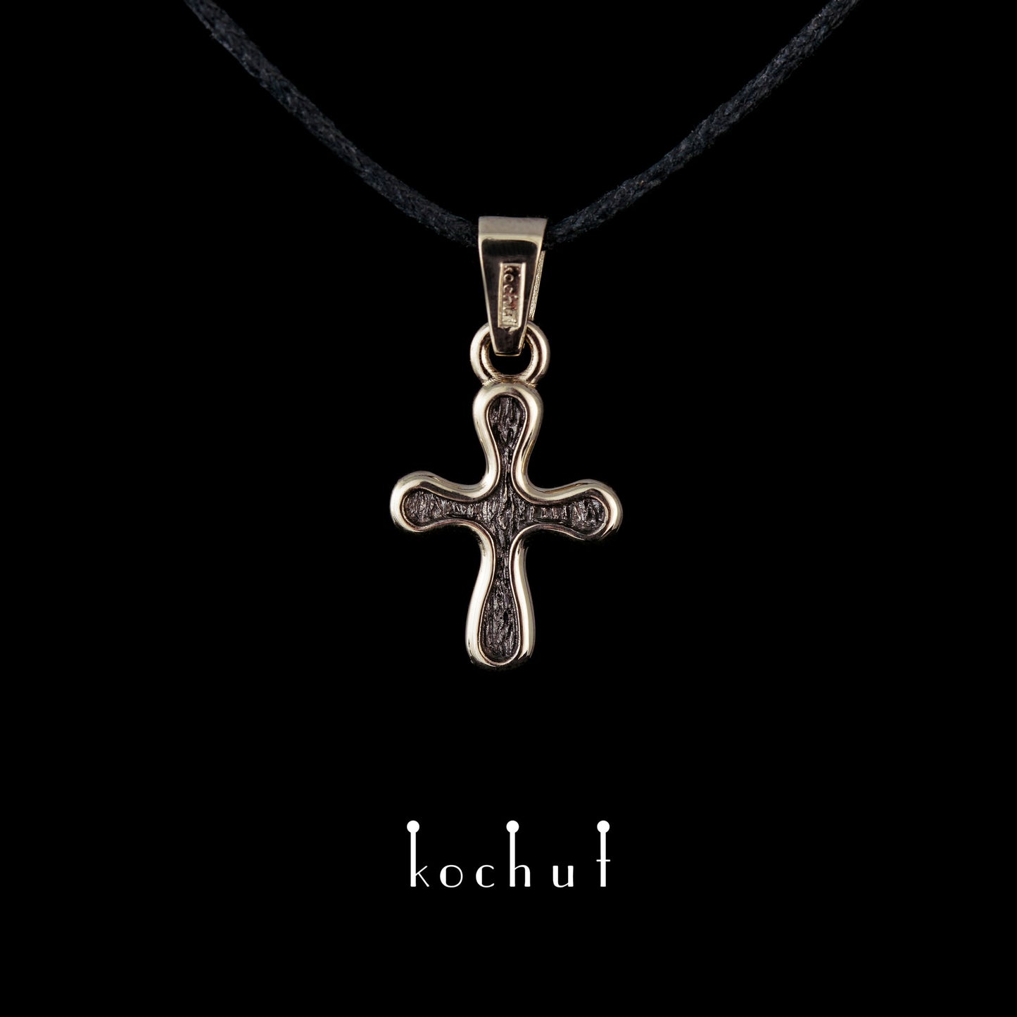 Tau des Liebes — Kreuz aus Weißgold, beschichtet mit schwarzem Rhodium