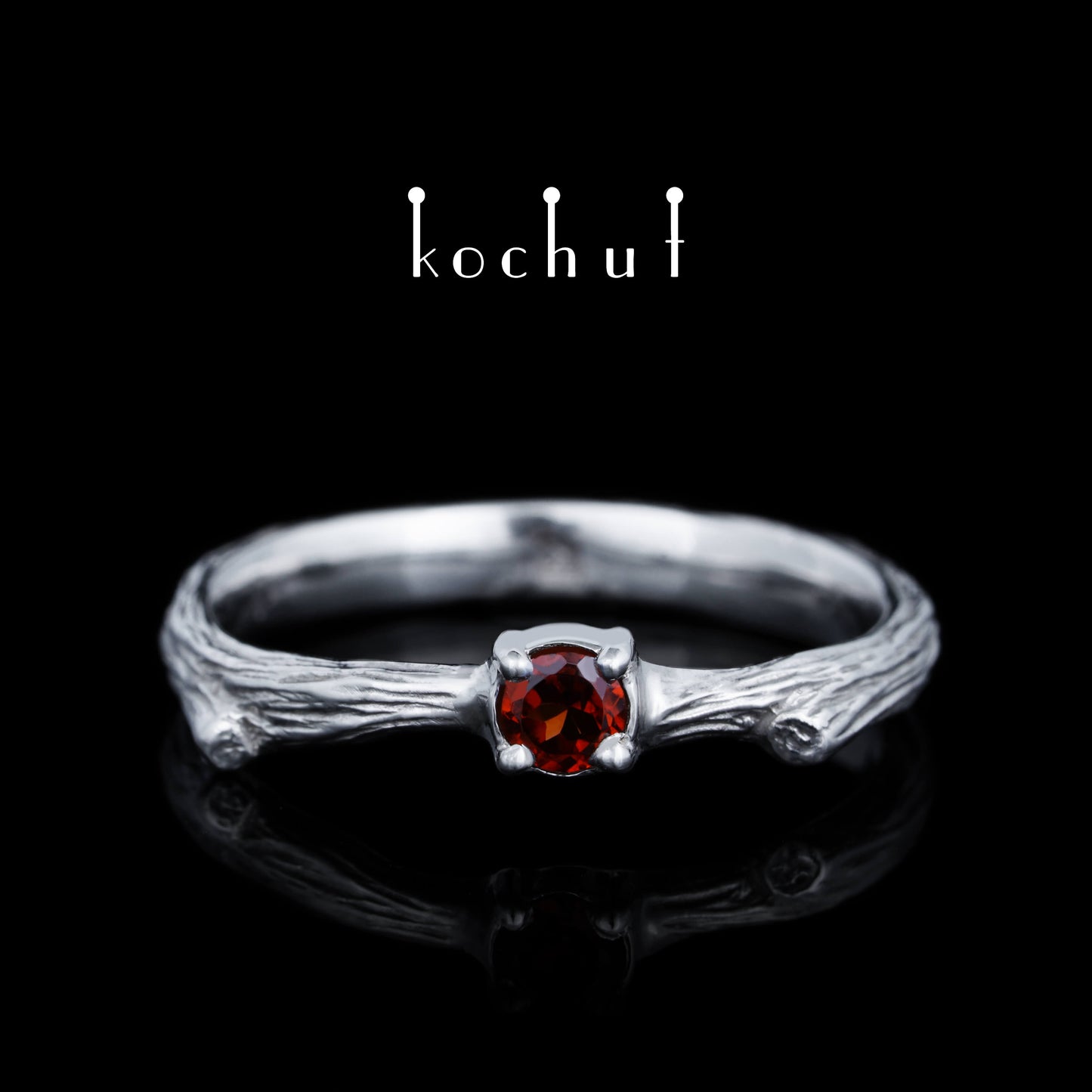 Zartes Zweig — ein silberner Ring mit Weißrhodium und einem Granat