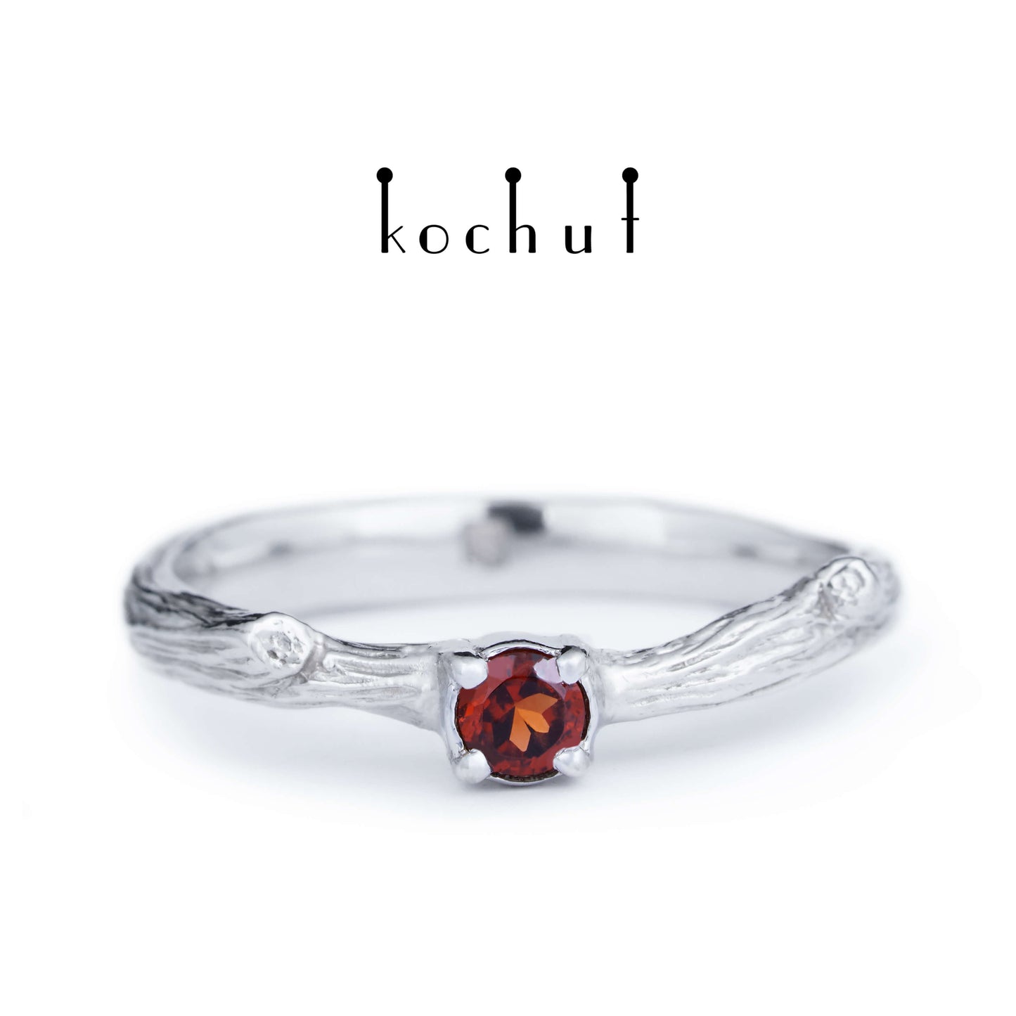 Zartes Zweig — ein silberner Ring mit Weißrhodium und einem Granat