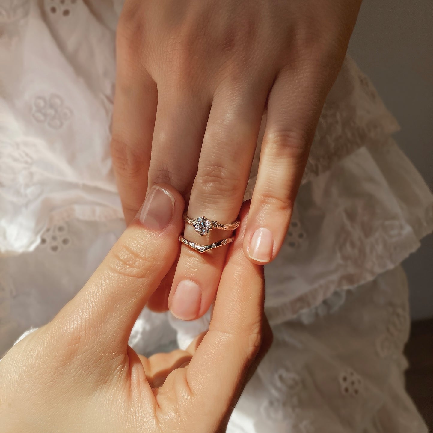 Elven Zärtlichkeit — Verlobungsring aus Weißgold mit Diamant