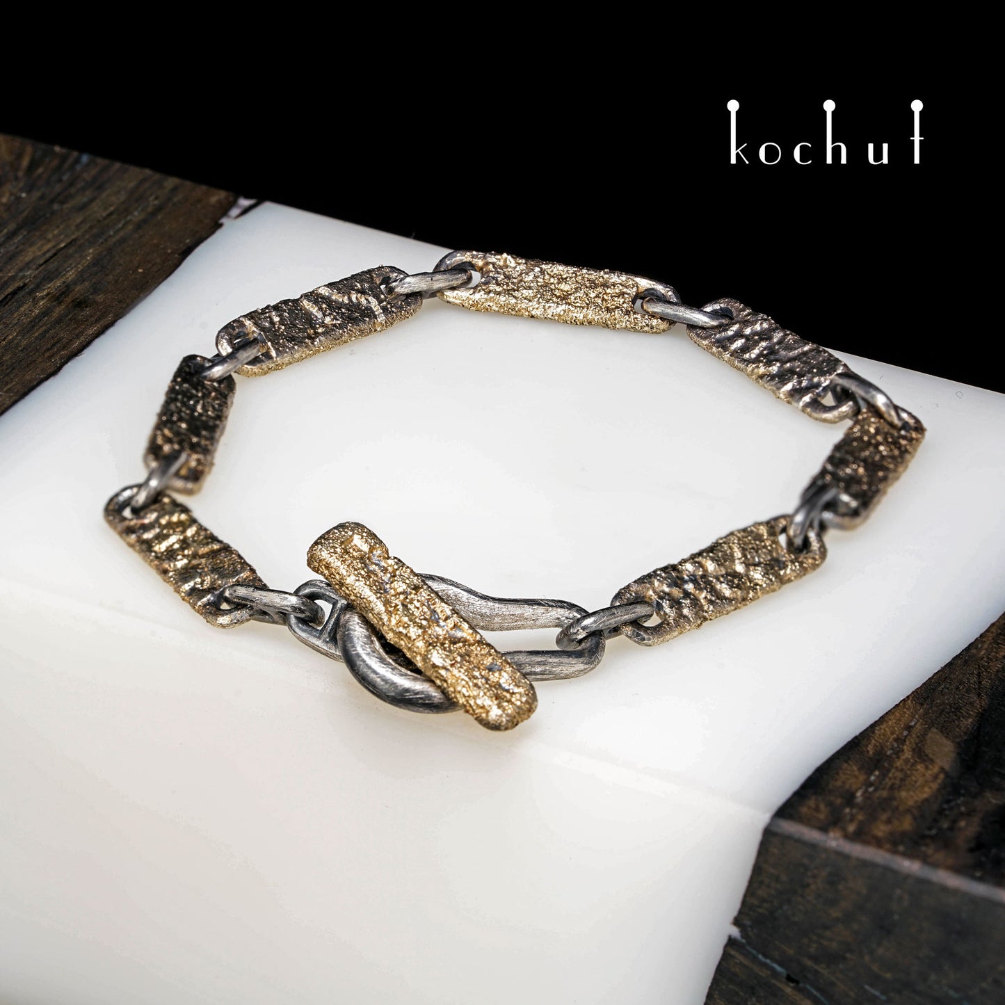 Leib und Seele — Armband aus oxidiertem Silber und gelbem Gold gefertigt
