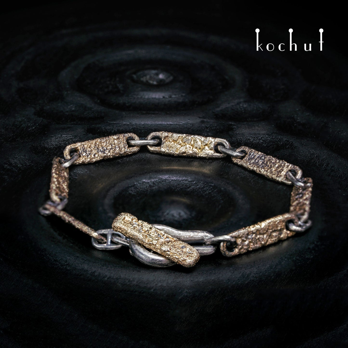 Leib und Seele — Armband aus oxidiertem Silber und gelbem Gold gefertigt