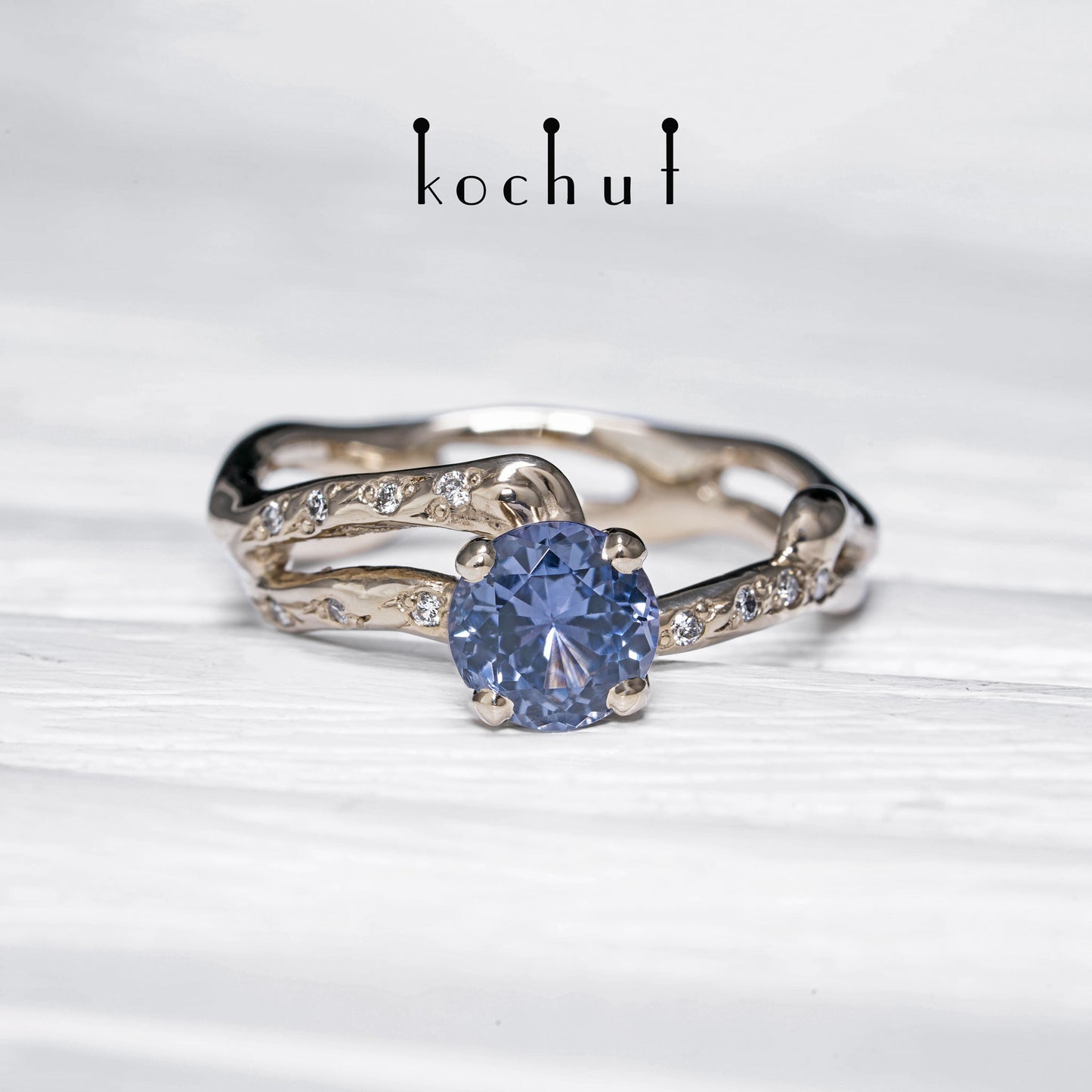 Mermaid — Verlobungsring aus Palladium-Gold mit Spinell und Diamanten