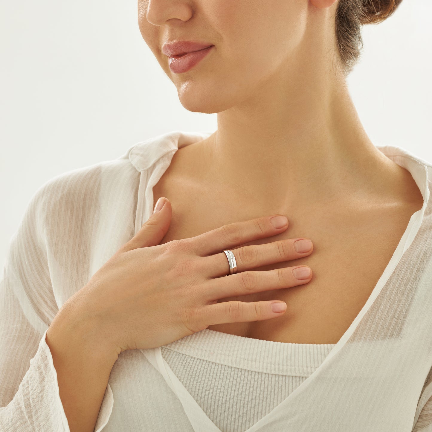 Achse der Liebe — Verlobungsring aus Weißgold, platiert mit weißem Rhodium