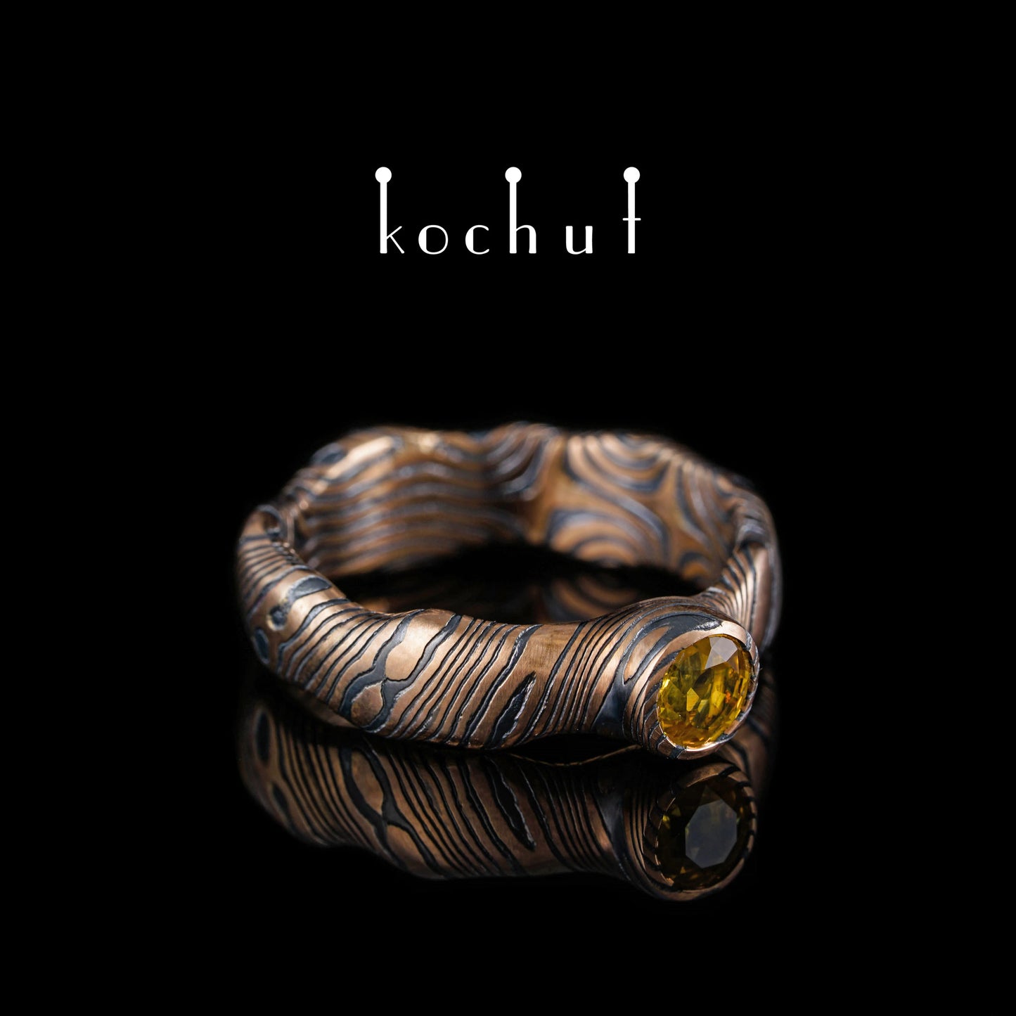 Polarlichter — Mokume-Ring aus geätztem und oxidiertem Silber und Rotgold mit gelbem Saphir