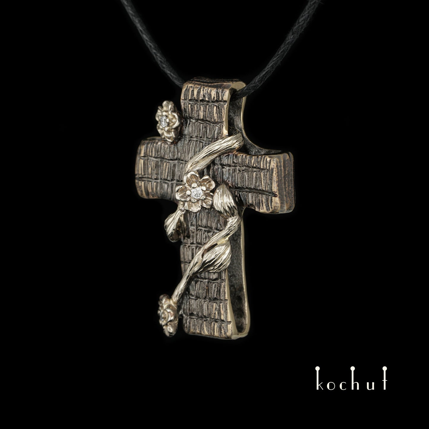 Renaissance — Kreuz aus Weißgold und Gelbgold mit Diamant, beschichtet mit schwarzem Rhodium