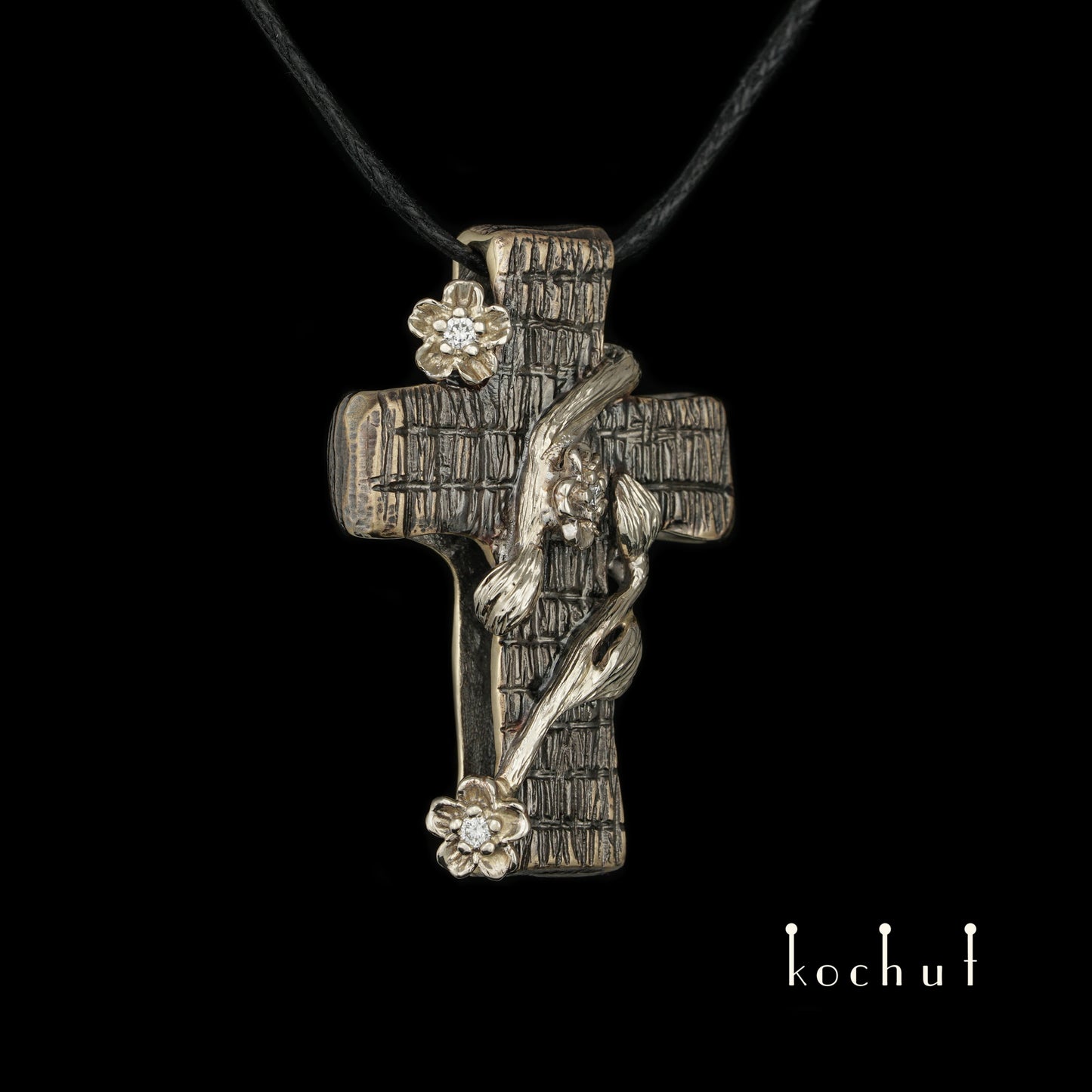 Renaissance — Kreuz aus Weißgold und Gelbgold mit Diamant, beschichtet mit schwarzem Rhodium