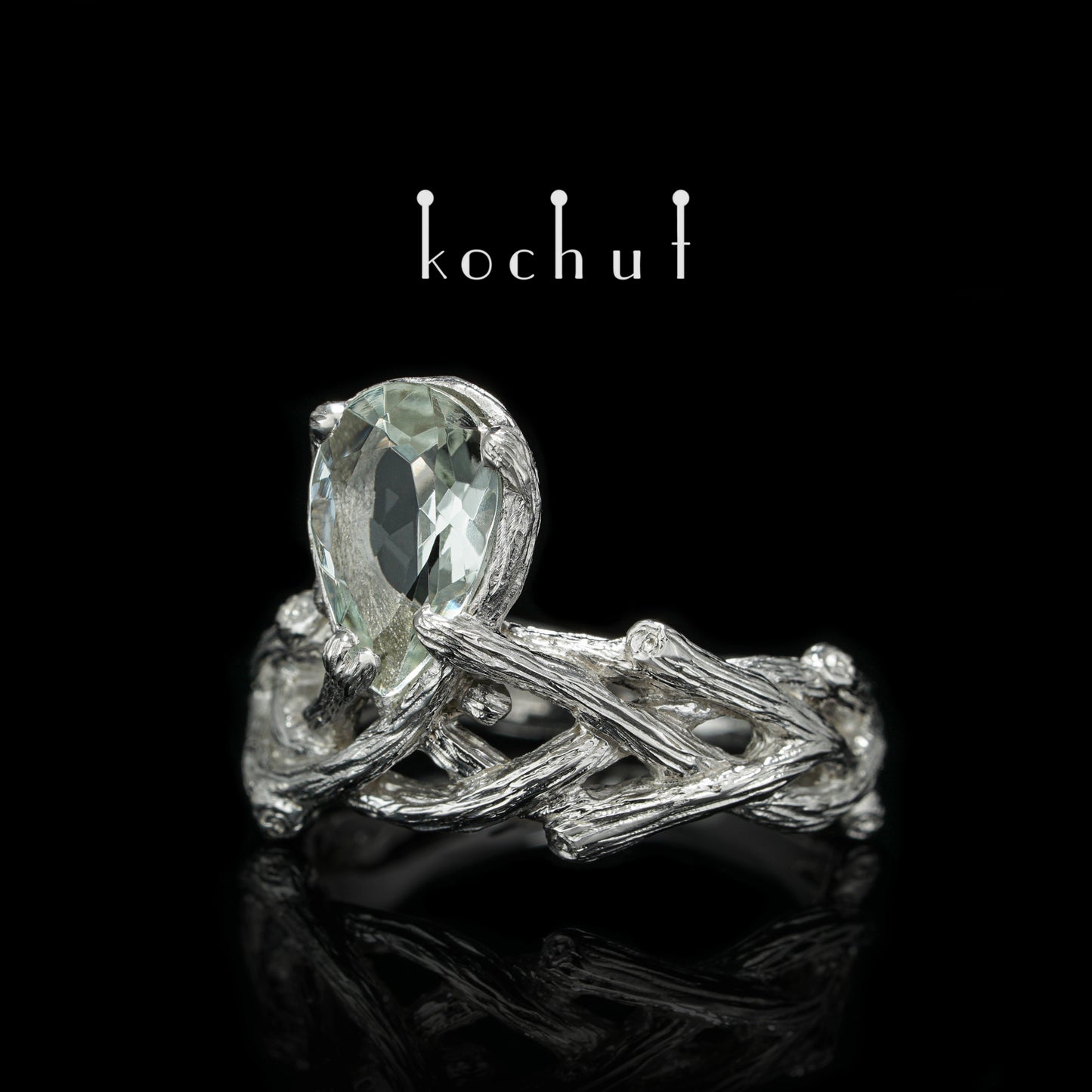 Galadriel — silberner Ring mit grünem Amethyst, überzogen mit weißem Rhodium