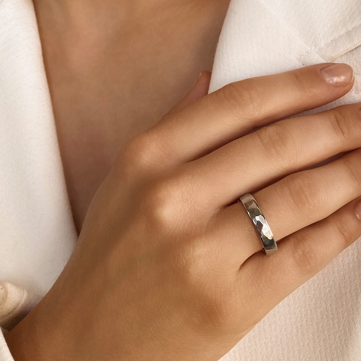 Absolute — Ehering aus gehärtetem Silber mit weißer Rhodium-Beschichtung