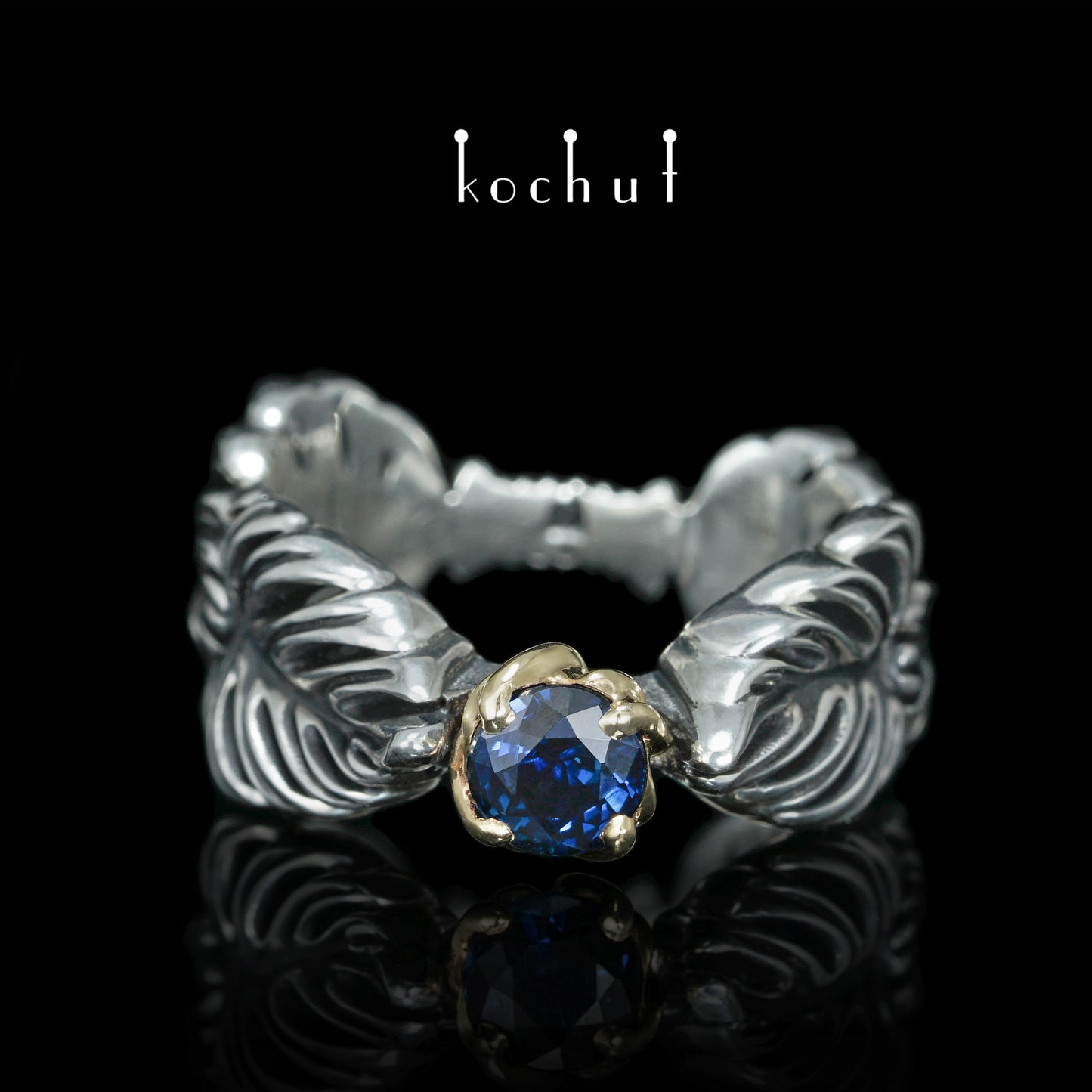 Umarmung der Liane — Ring aus oxidiertem Silber und Gelbgold mit Saphir
