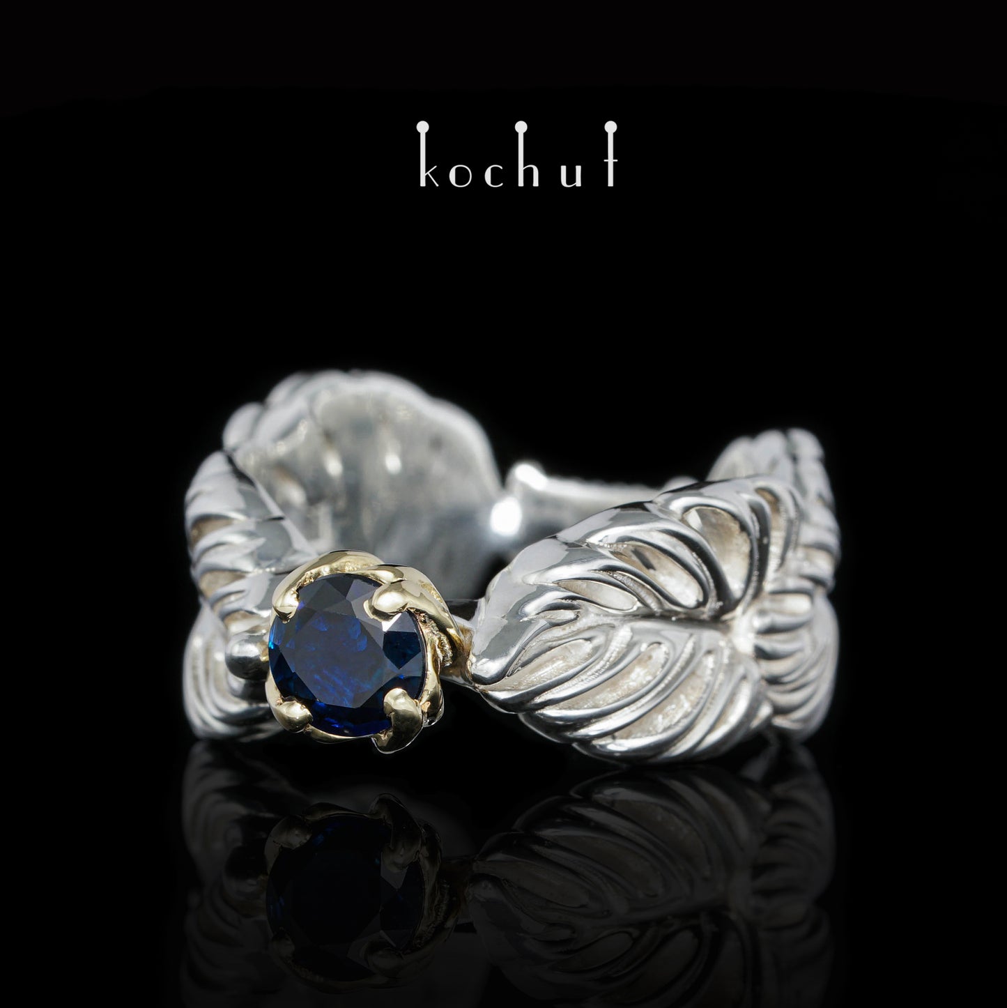 Umarmung der Liane — Ring aus Gelbgold und Silber mit Saphir