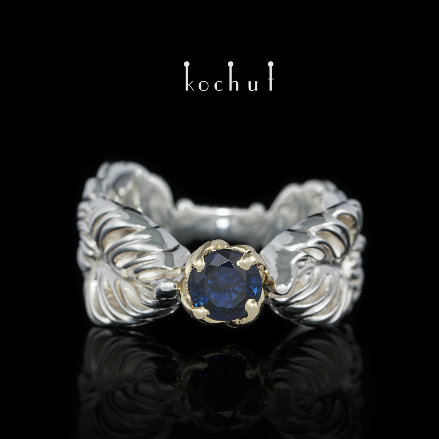 Umarmung der Liane — Ring aus Gelbgold und Silber mit Saphir