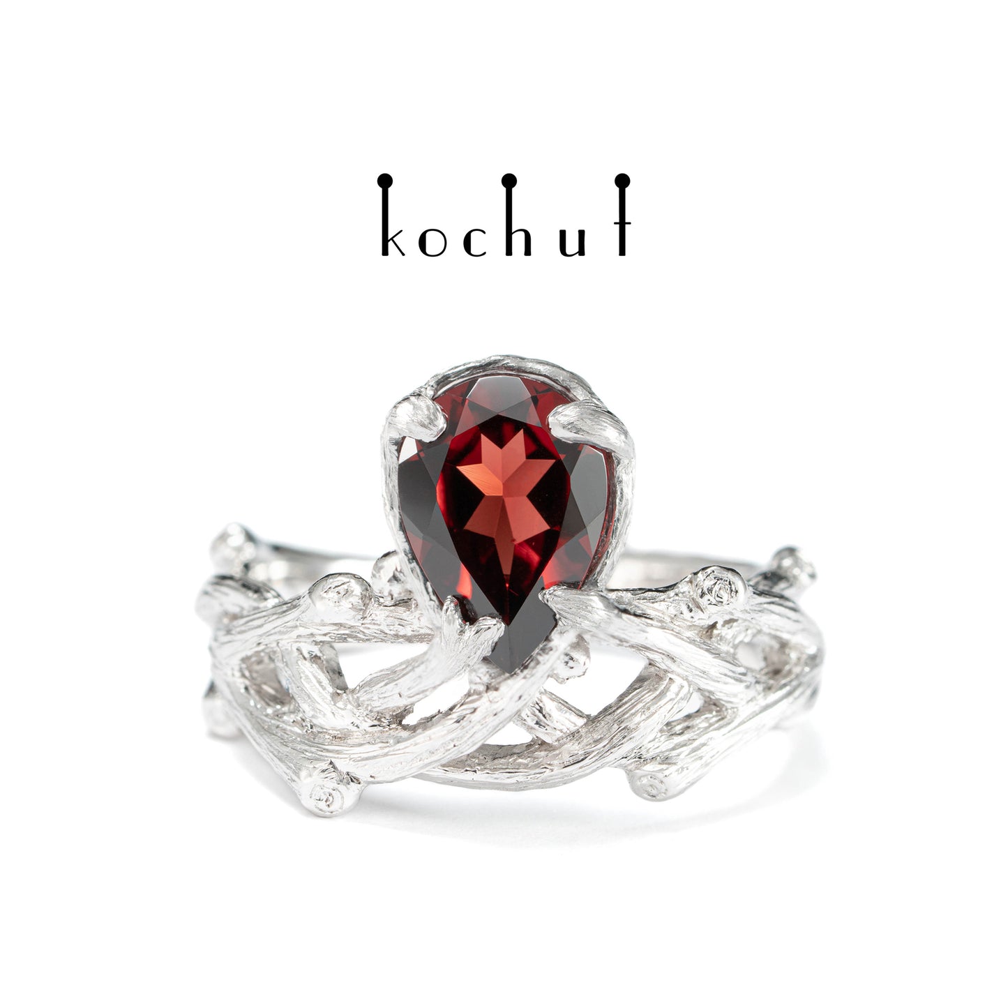 Galadriel — silberner Ring mit Granat, beschichtet mit weißem Rhodium
