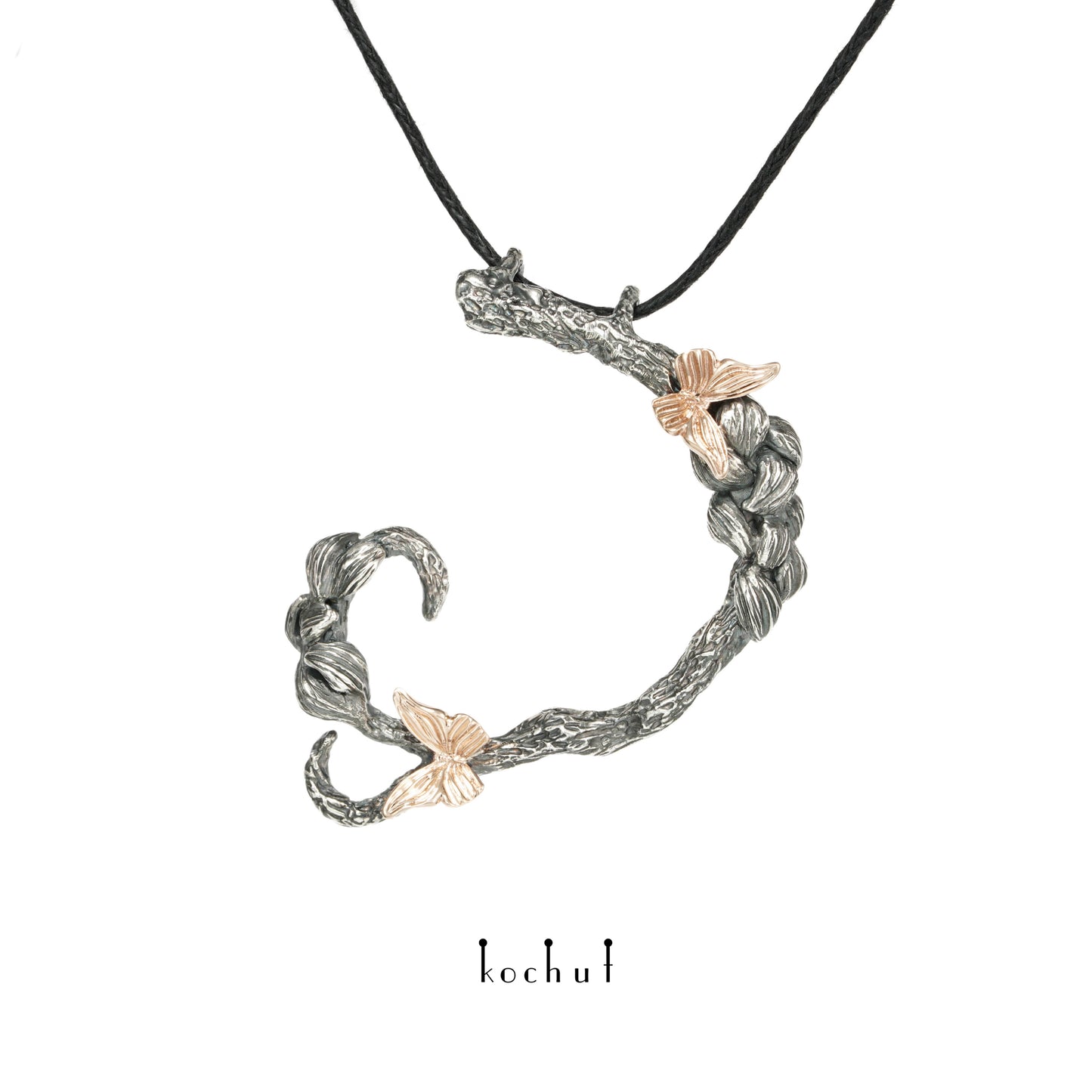 Schmetterling des Lichts — Anhänger aus oxidiertem Silber und Rotgold