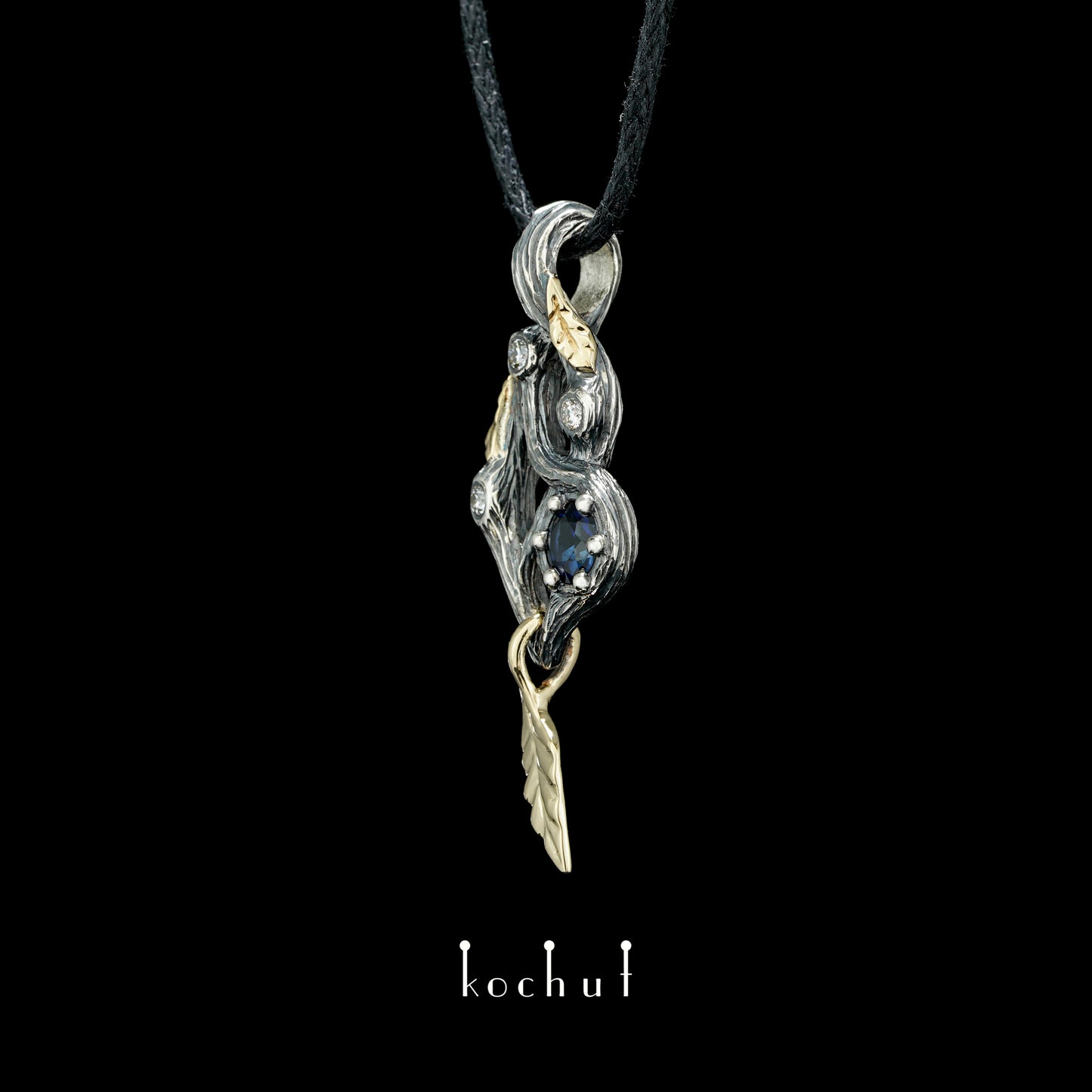 Waldfee — Anhänger aus oxidiertem Silber und Gelbgold mit Saphir und Diamanten