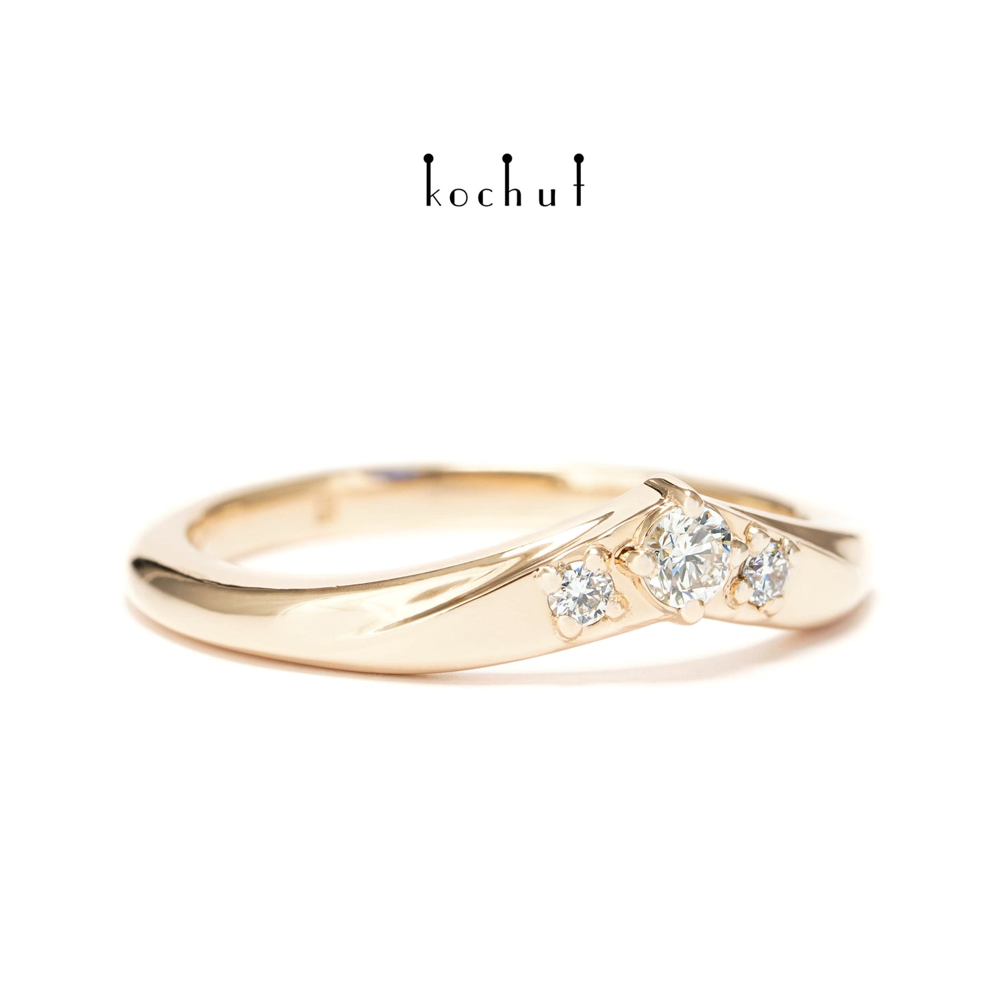 Meine Dame — Rotgoldring mit Diamanten