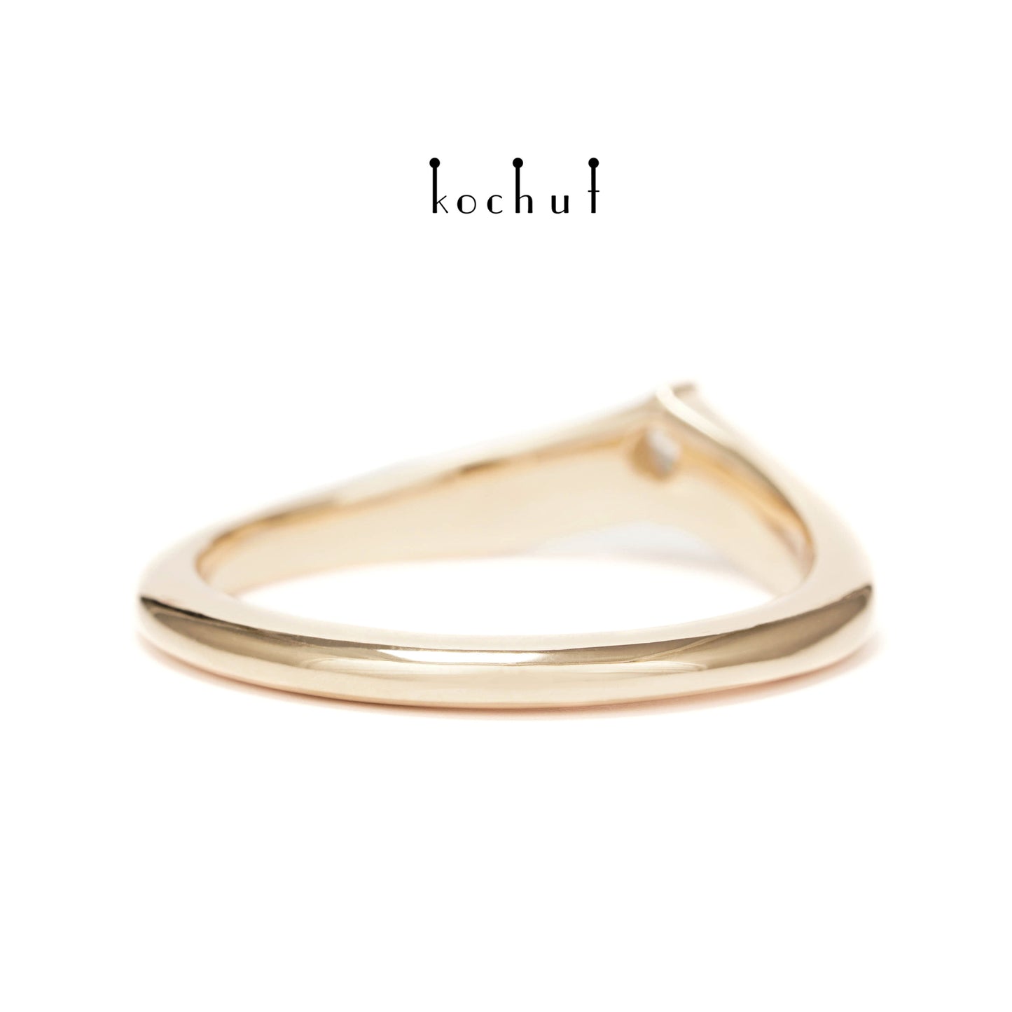 Meine Dame — Rotgoldring mit Diamanten
