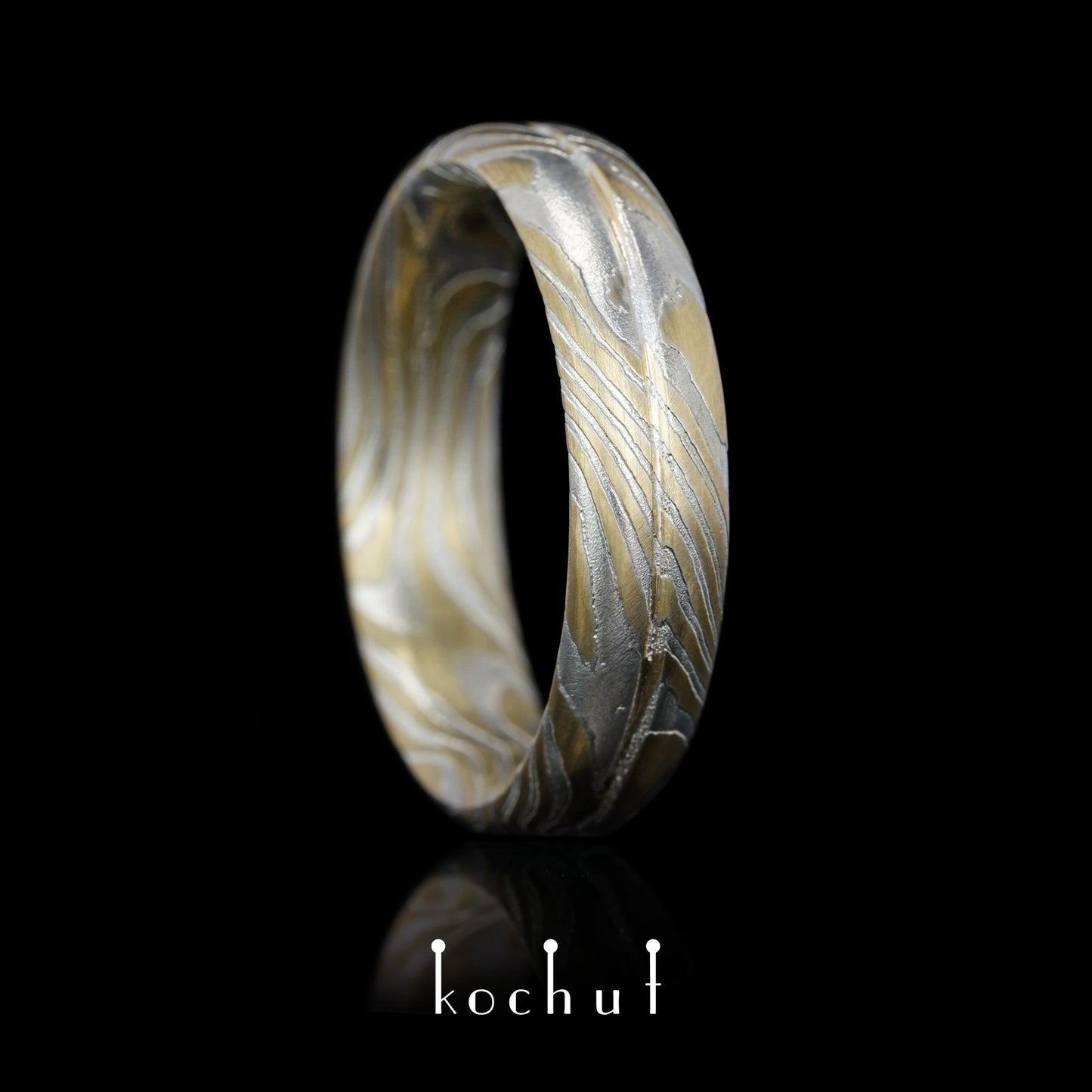 Die Achse der Liebe — nahtlose Mokume-Ehering aus Gelbgold und graviertem Silber