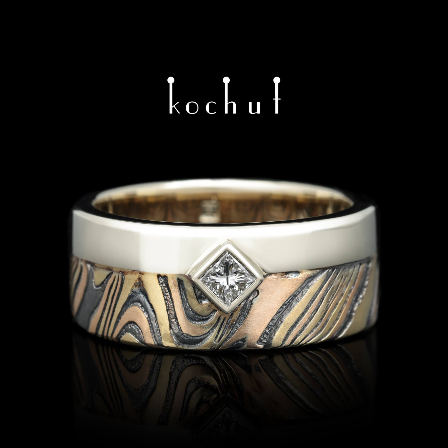 Kado — Ehering aus Weiß-, Gelb- und Rotgold, graviertes und oxidiertes Silber mit Diamant