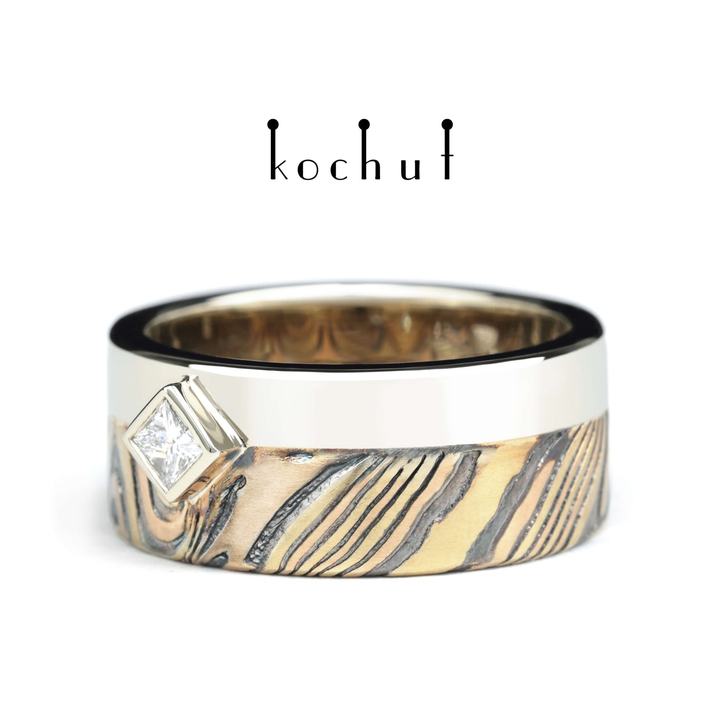 Kado — Ehering aus Weiß-, Gelb- und Rotgold, graviertes und oxidiertes Silber mit Diamant