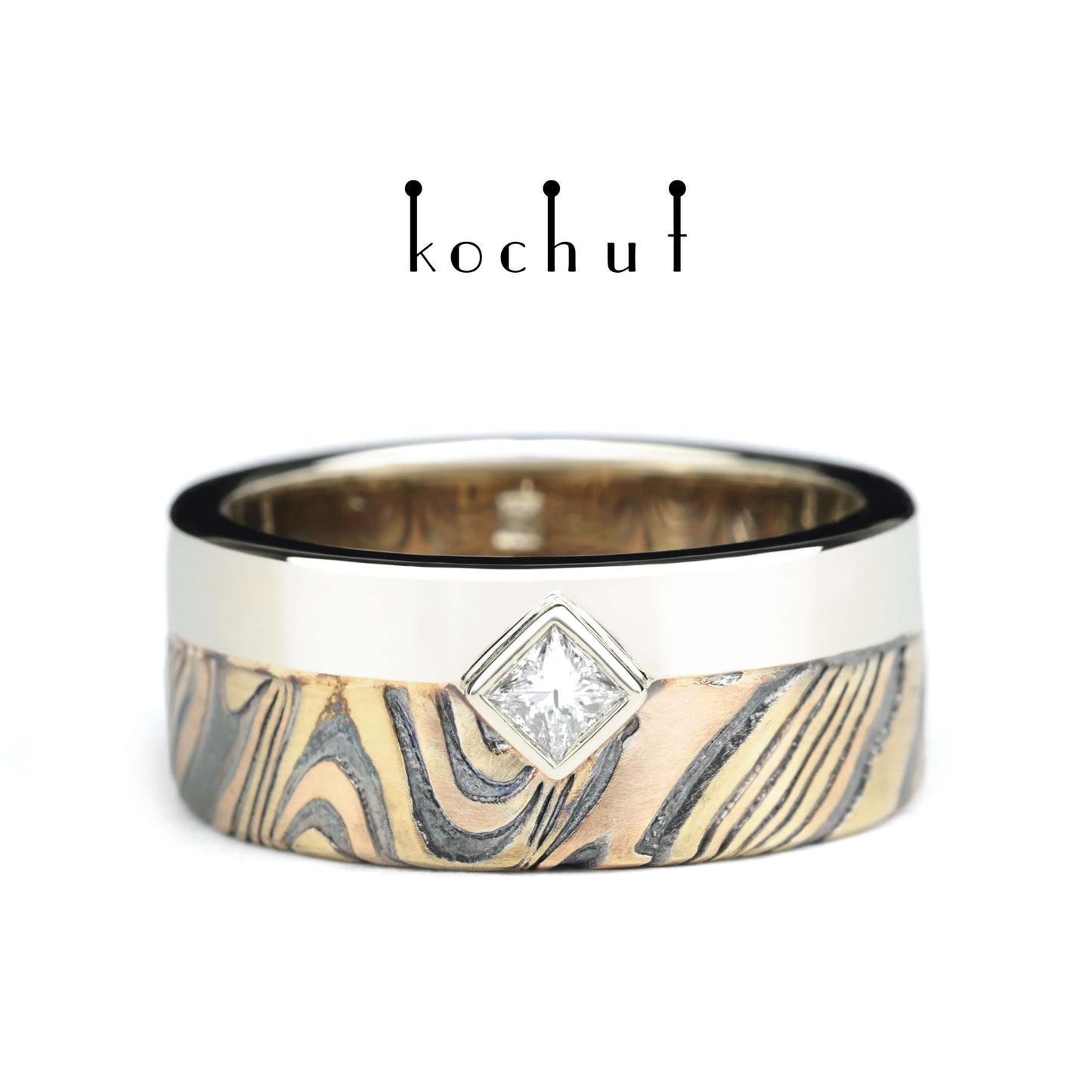 Kado — Ehering aus Weiß-, Gelb- und Rotgold, graviertes und oxidiertes Silber mit Diamant