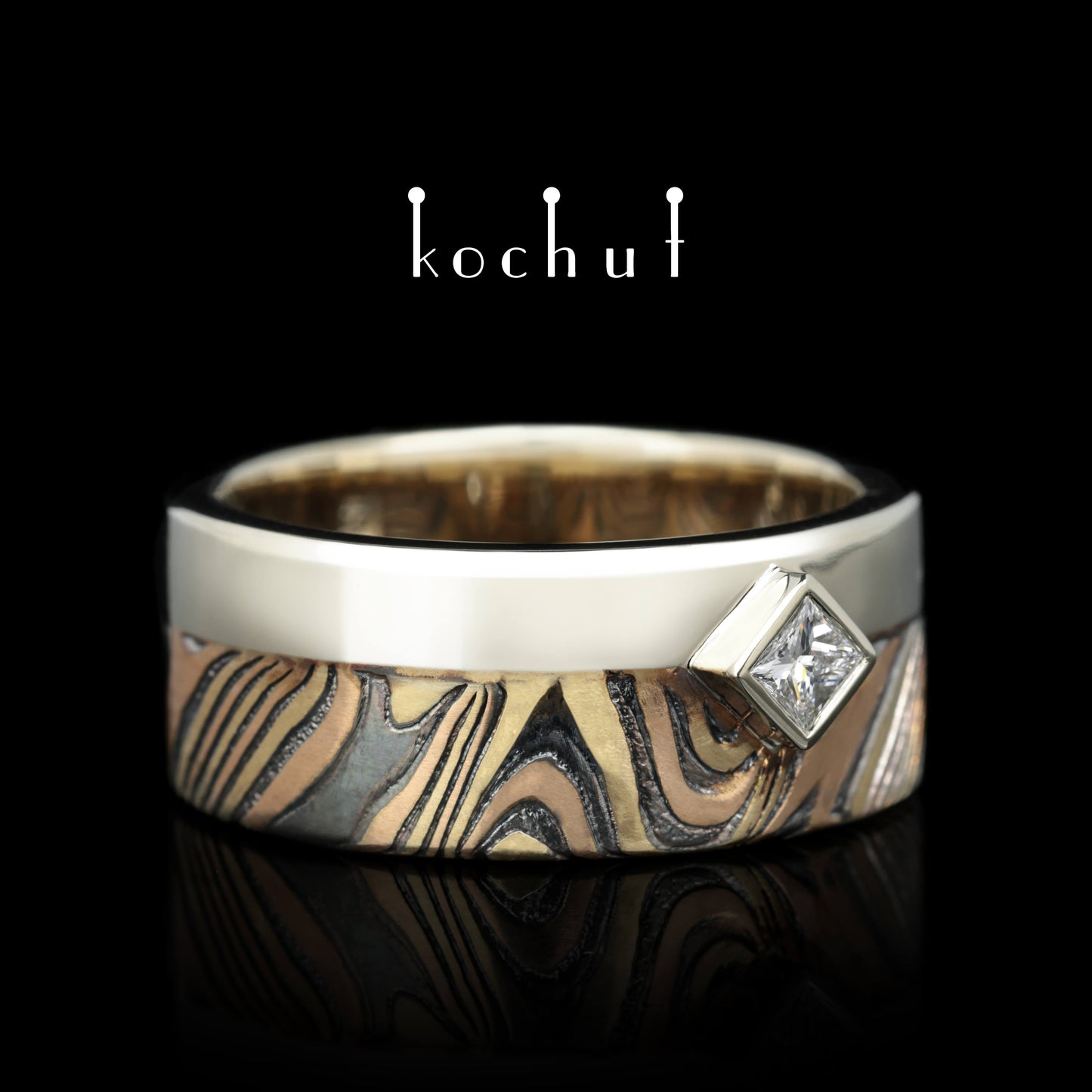 Kado — Ehering aus Weiß-, Gelb- und Rotgold, graviertes und oxidiertes Silber mit Diamant