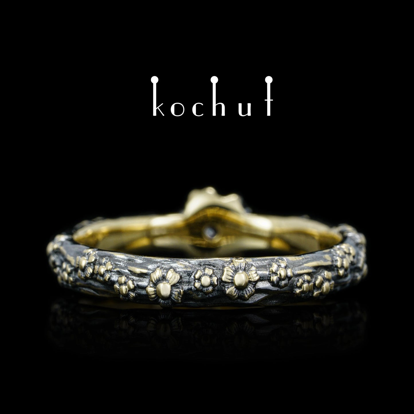 Vergissmeinnicht — Ring aus Gelbgold mit Diamant, beschichtet mit schwarzem Rhodium