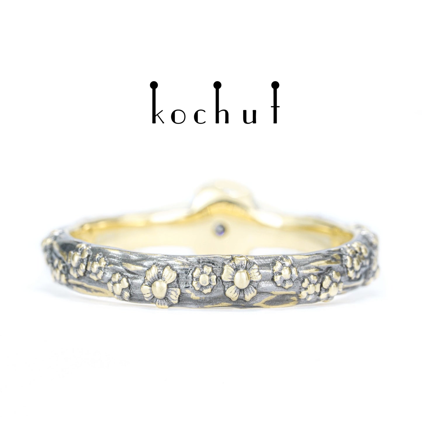 Vergissmeinnicht — Ring aus Gelbgold mit Diamant, beschichtet mit schwarzem Rhodium