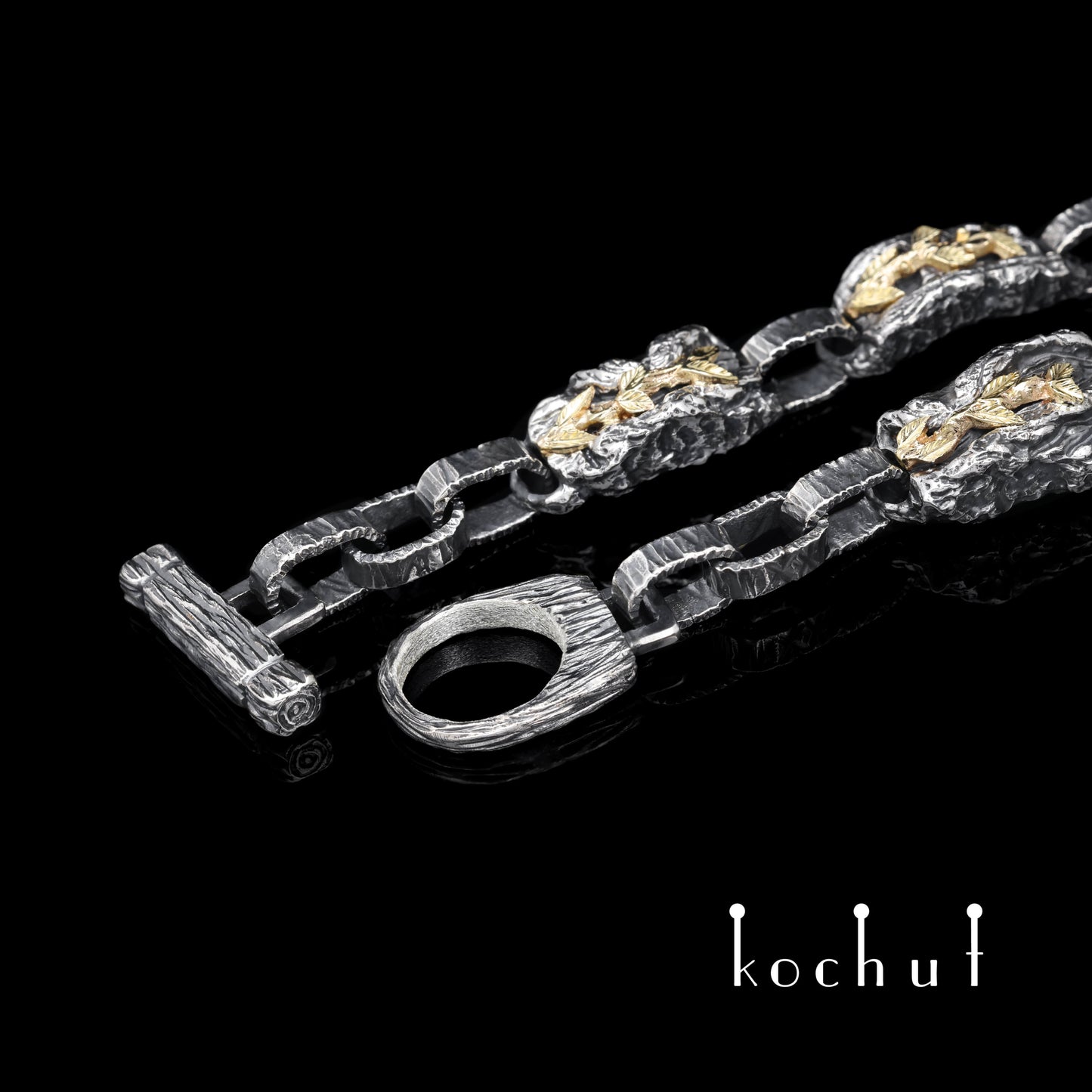 Kraft des Lebens — Armband aus oxidiertem Silber und Gelbgold mit Granat