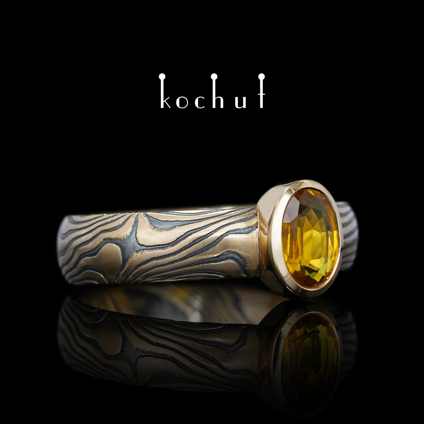 Sophora-Nektar — Mokume-Ring aus Rotgold mit graviertem und oxidiertem Silber sowie gelbem Saphir