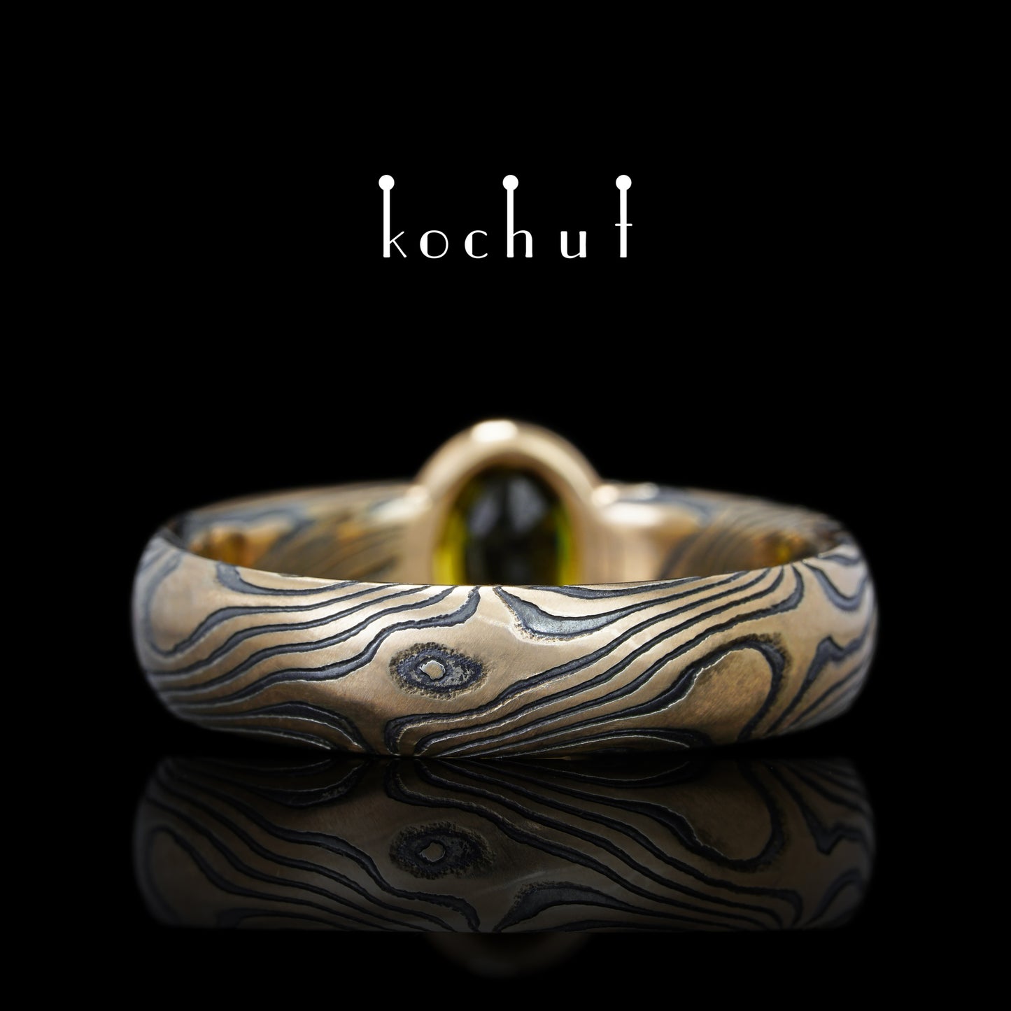 Sophora-Nektar — Mokume-Ring aus Rotgold mit graviertem und oxidiertem Silber sowie gelbem Saphir