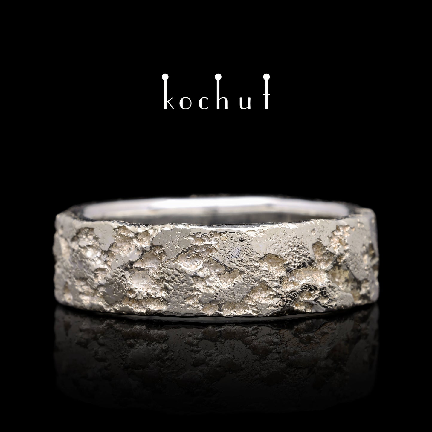 Leib und Seele mit Schmiedekunst Licht — Silberhochzeitssilberring mit Weißgoldbeschichtung und Diamant