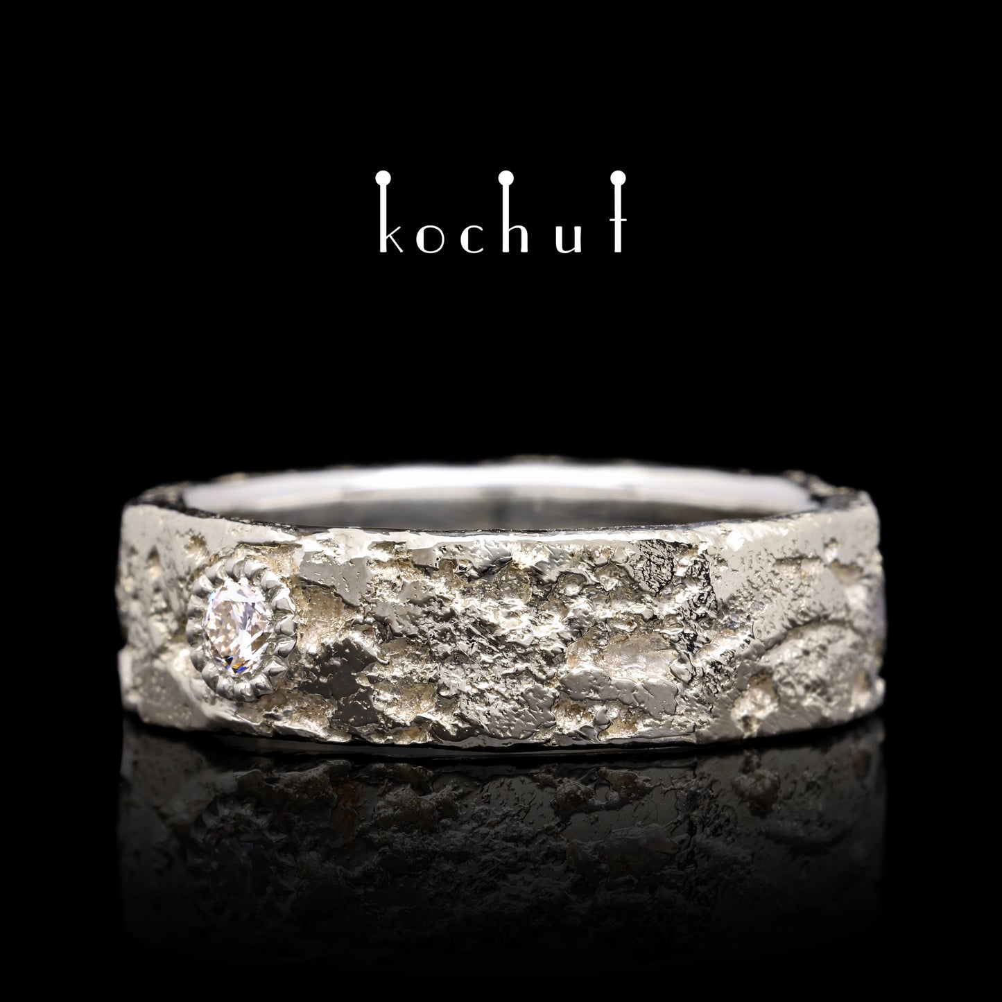 Leib und Seele mit Schmiedekunst Licht — Silberhochzeitssilberring mit Weißgoldbeschichtung und Diamant