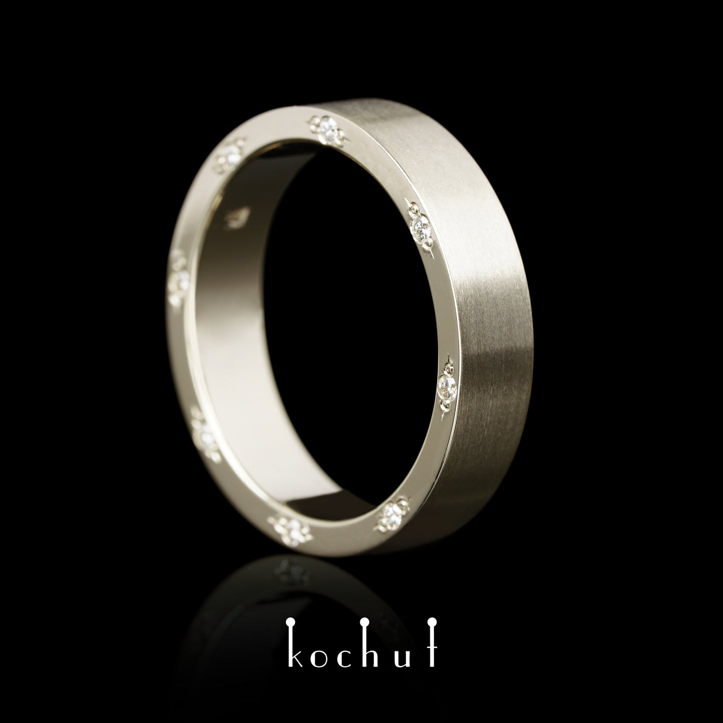 Aristocrats — flach geformter Ehering aus Weißgold mit Diamanten