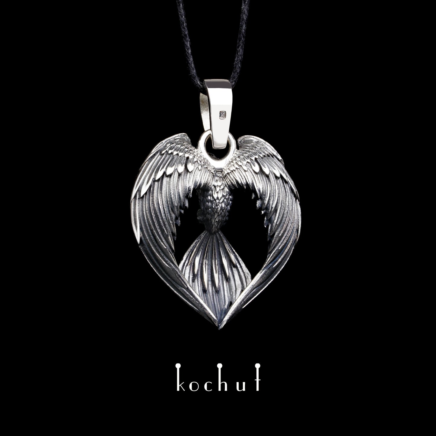 Phoenix — Anhänger aus oxidiertem Silber mit Saphir
