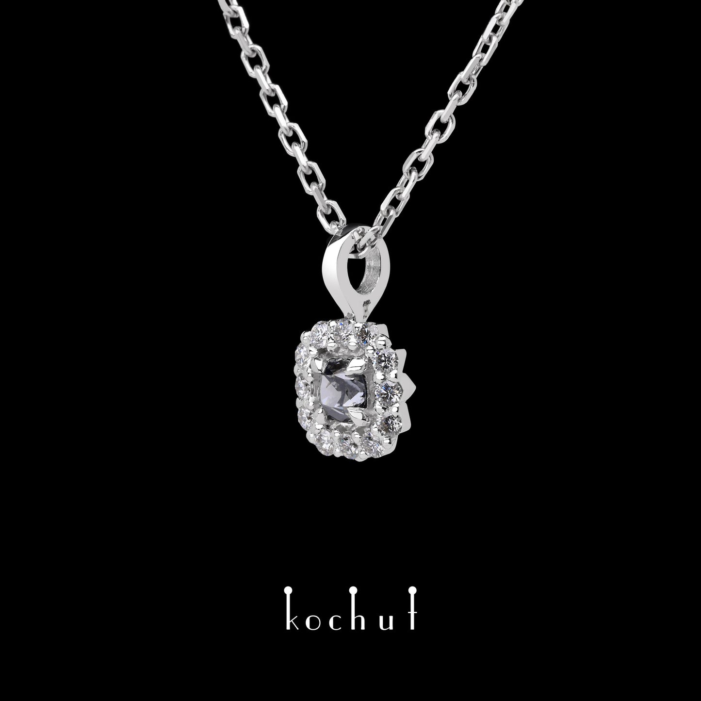Zeitlos — Anhänger aus Weißgold mit einem blauen Diamanten und einer Streuung weißer Diamanten, beschichtet mit weißem Rhodium
