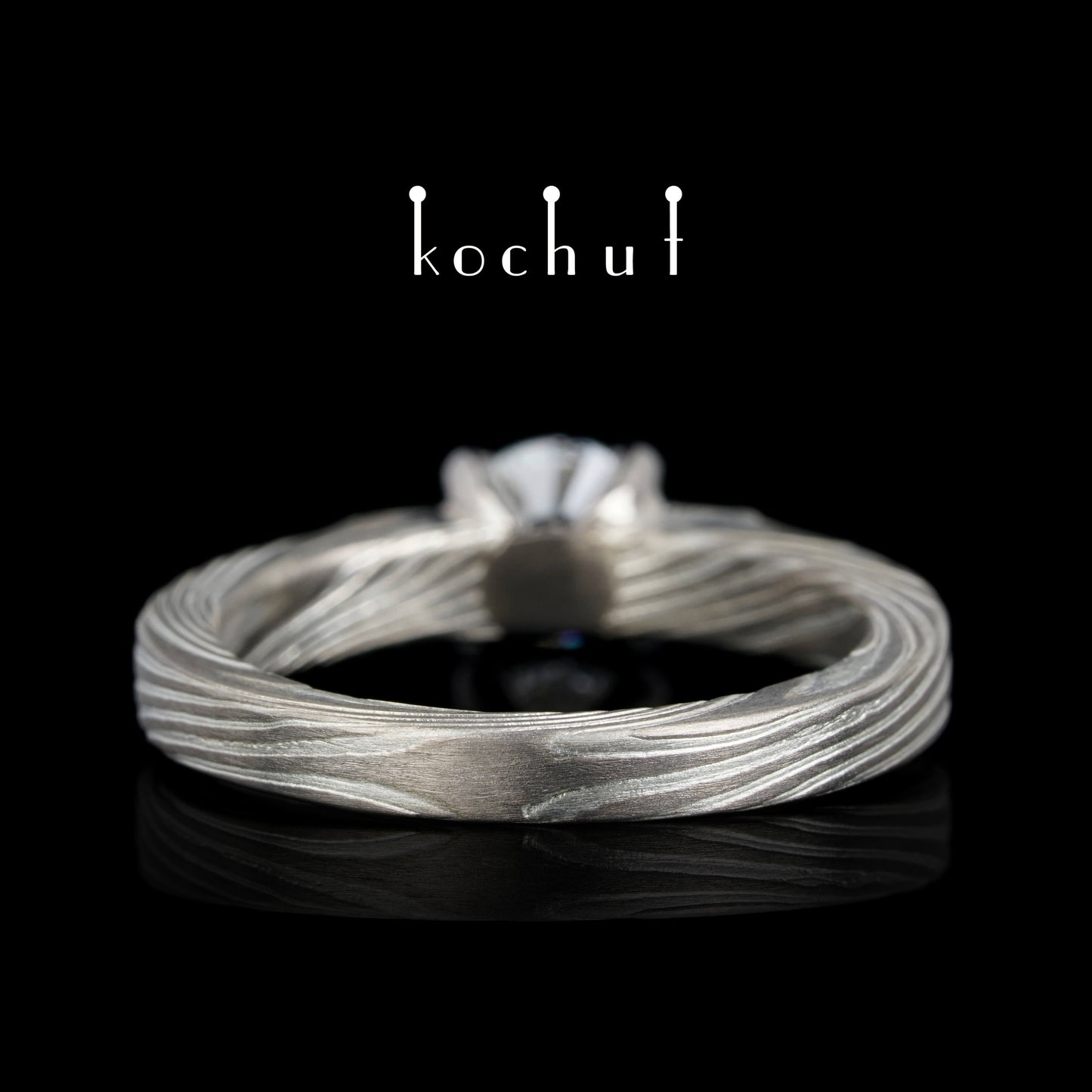 Kaiserin Kojun — Mokume-Ring aus Palladium-Gold und graviertem Silber mit einem Diamanten