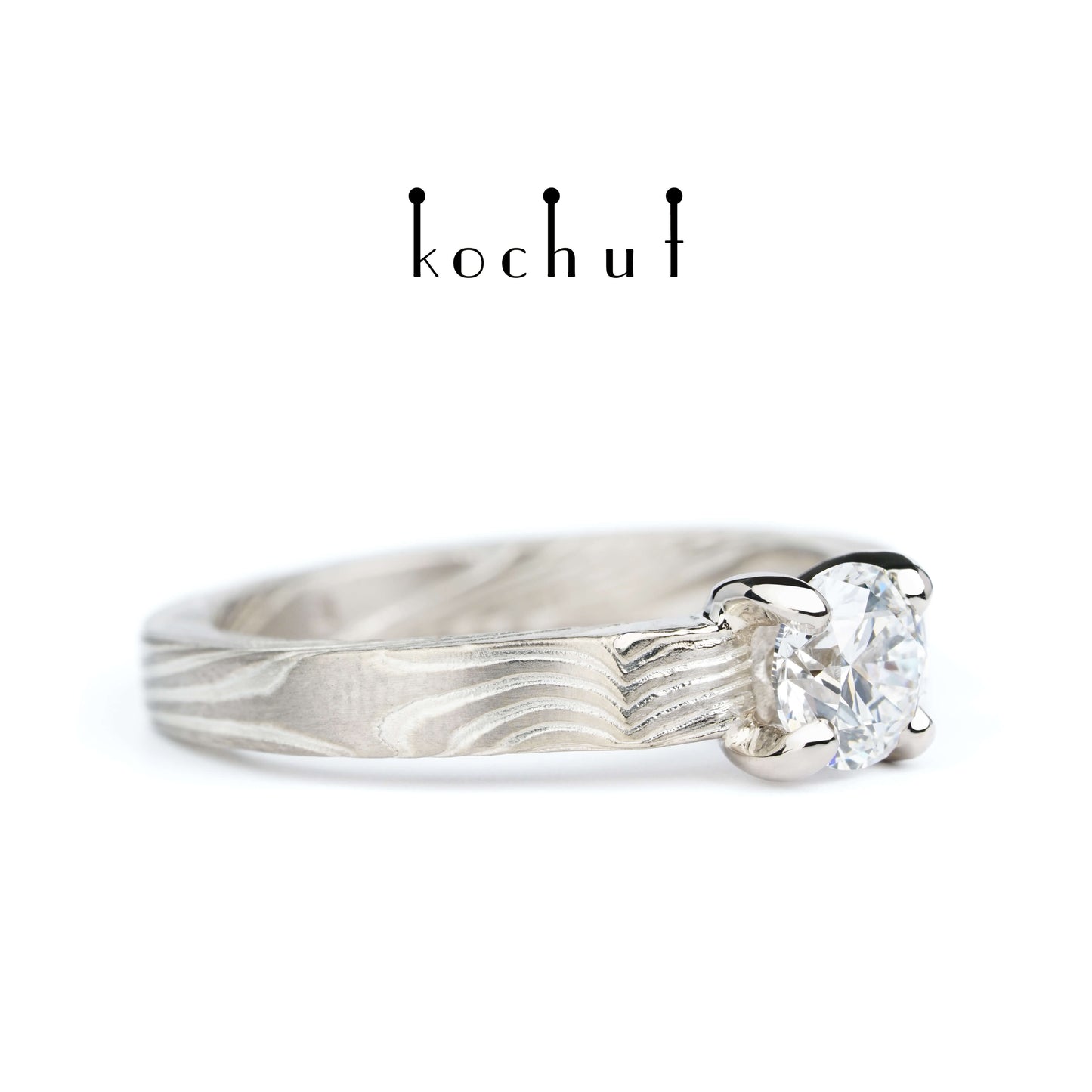 Kaiserin Kojun — Mokume-Ring aus Palladium-Gold und graviertem Silber mit einem Diamanten