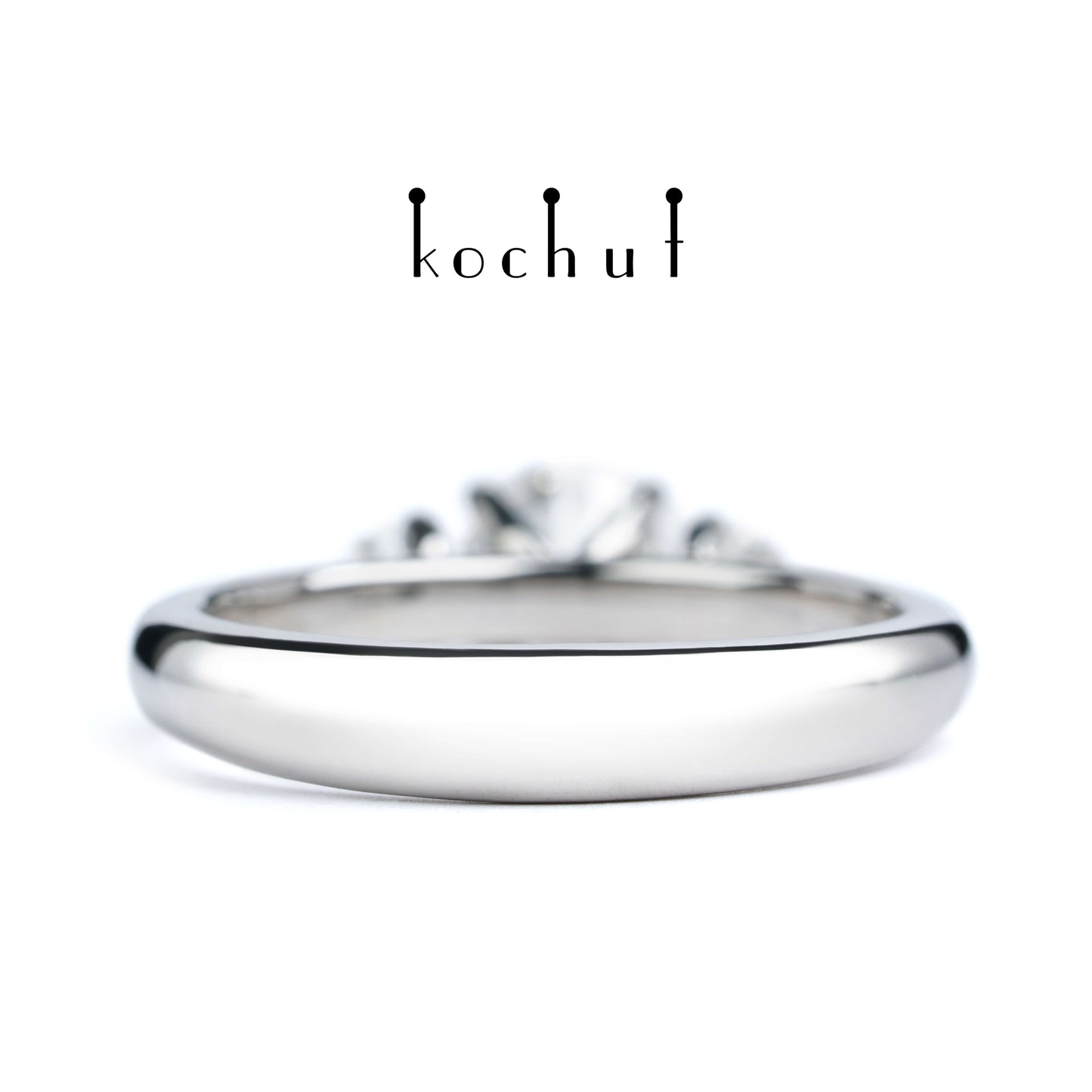 Athena — Verlobungsring aus Platin mit Diamanten