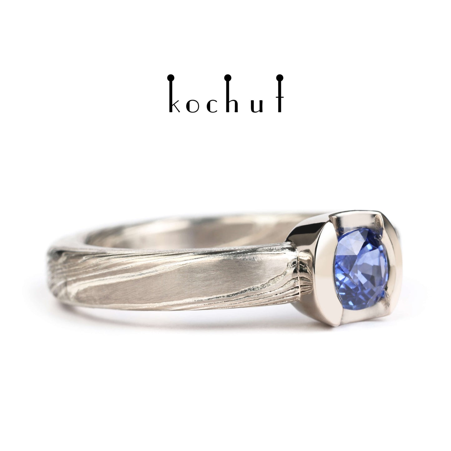 Jugen — Mokume-Ring aus Palladium-Gold und graviertem Silber mit Kornblumen-Saphir