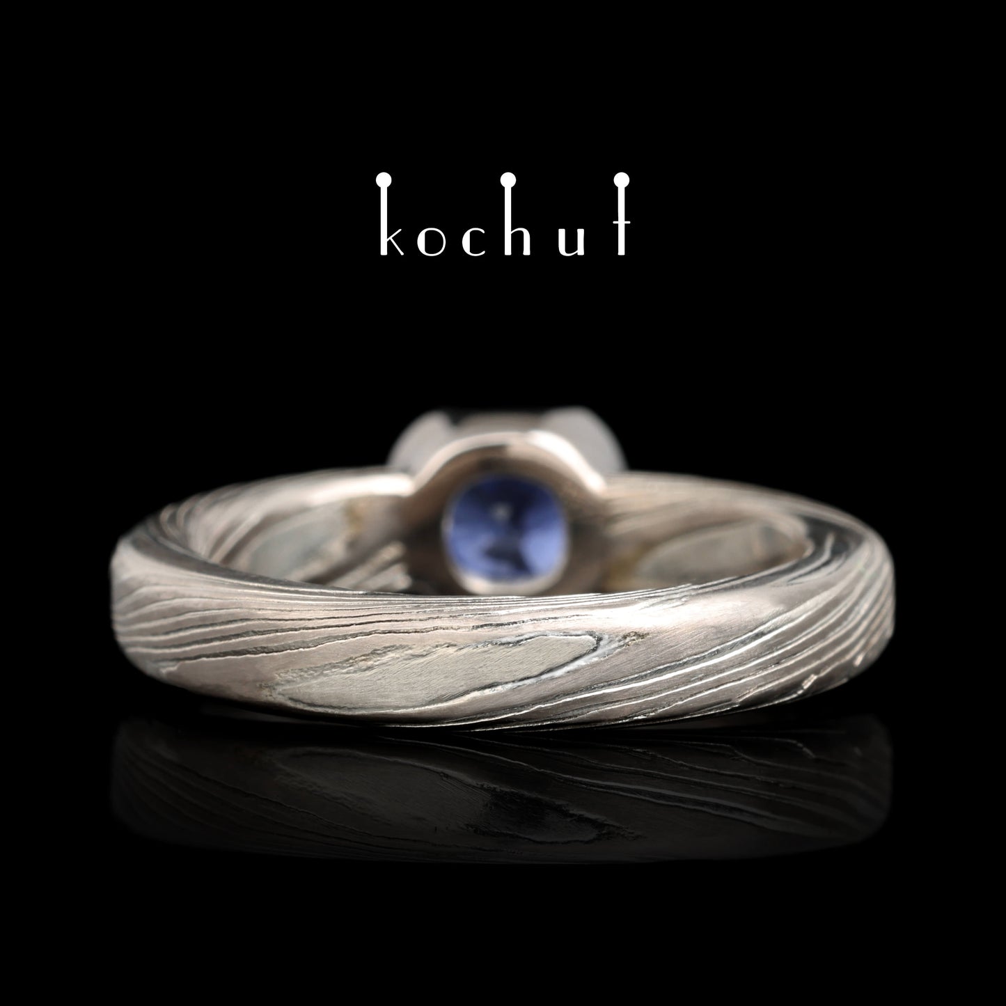 Jugen — Mokume-Ring aus Palladium-Gold und graviertem Silber mit Kornblumen-Saphir