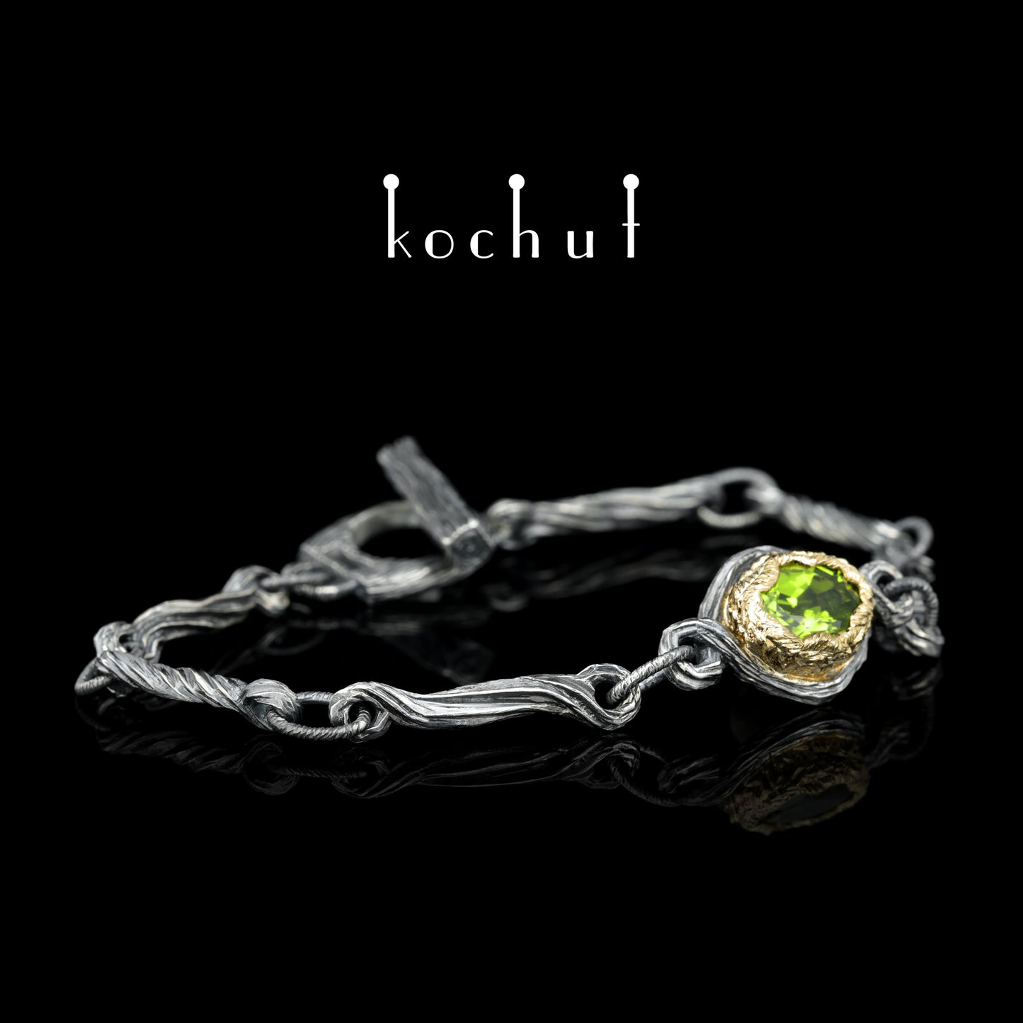 Quelle des Lebens — Armband aus oxidiertem Silber und Gelbgold mit Chrysolith