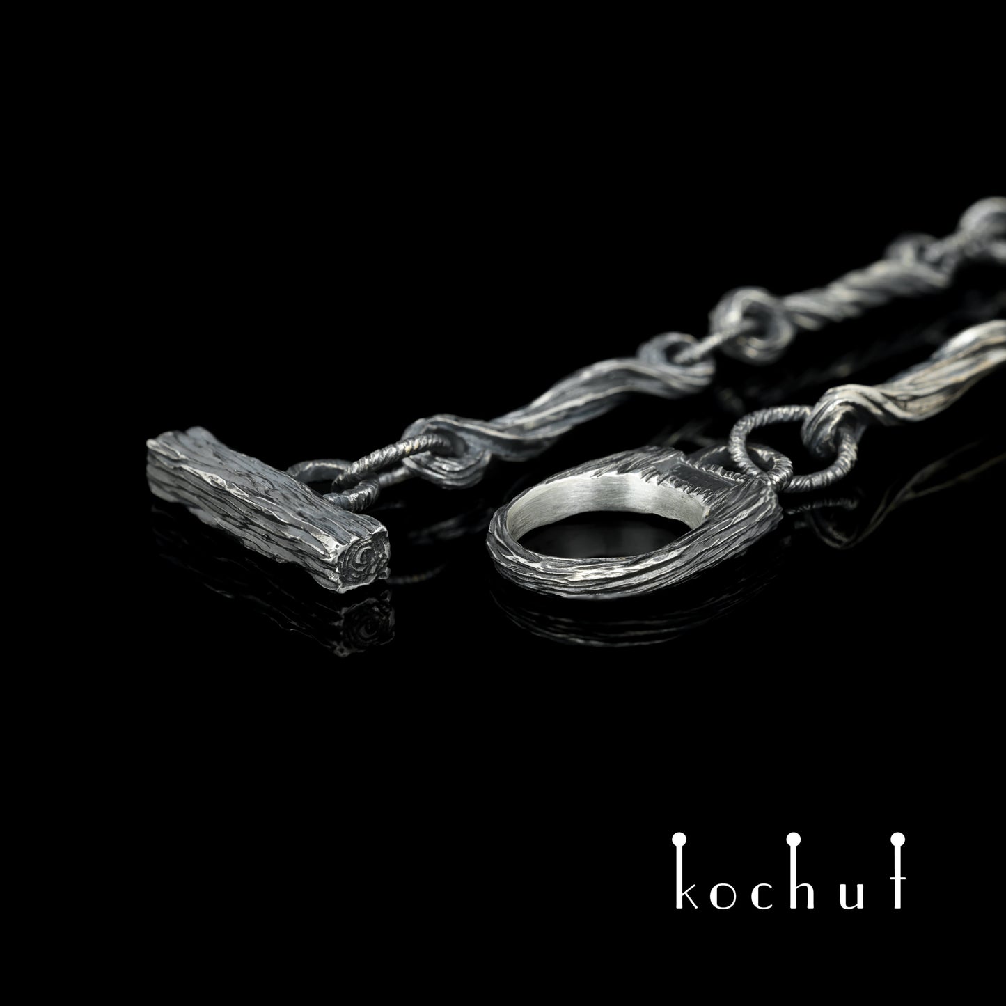 Quelle des Lebens — Armband aus oxidiertem Silber und Gelbgold mit Chrysolith