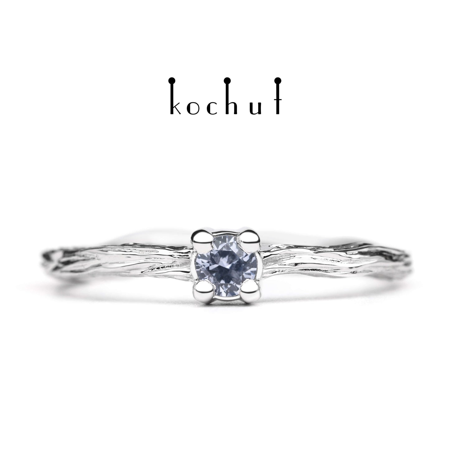 Winterzweig — Ring aus Weißgold mit Kornblumen-Saphir, platiert mit weißem Rhodium