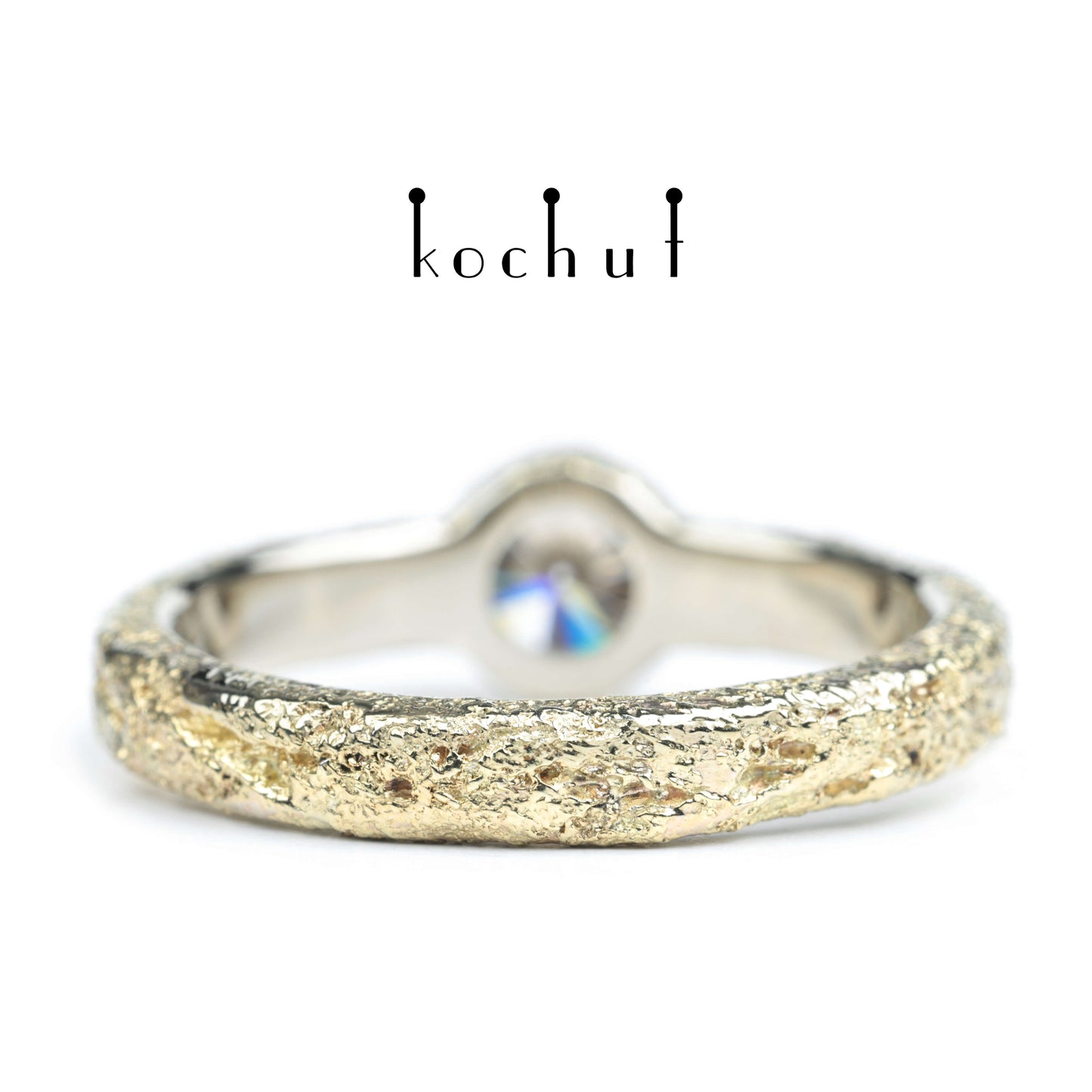 Leib und Seele — Verlobungsring aus Weißgold und Gelbgold mit Cognac-Diamanten verziert