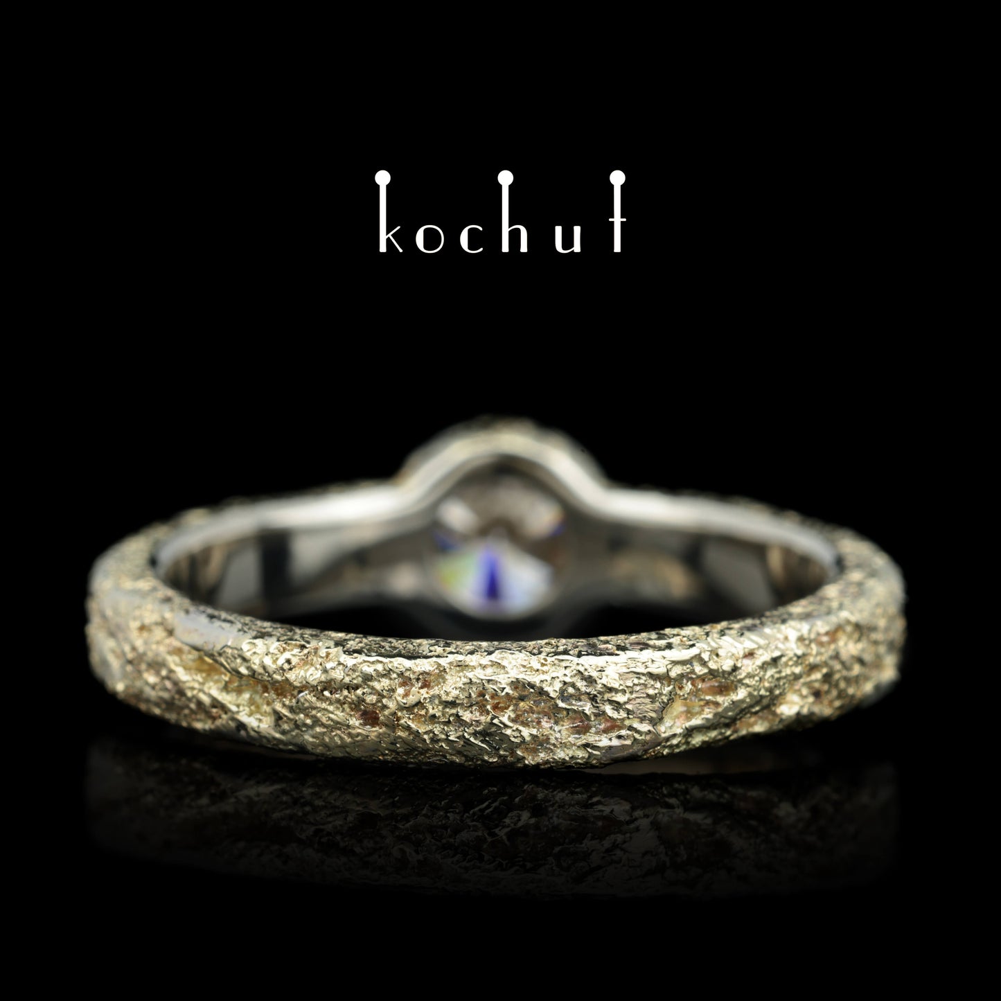 Leib und Seele — Verlobungsring aus Weißgold und Gelbgold mit Cognac-Diamanten verziert
