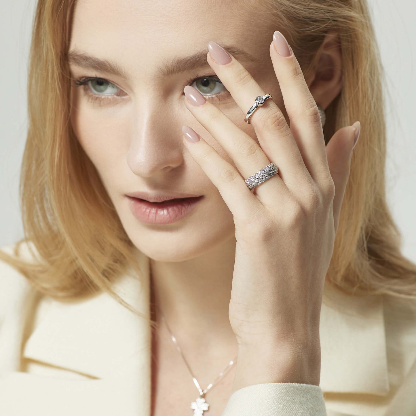 Absolute — Verlobungsring aus Platin mit einem Diamanten